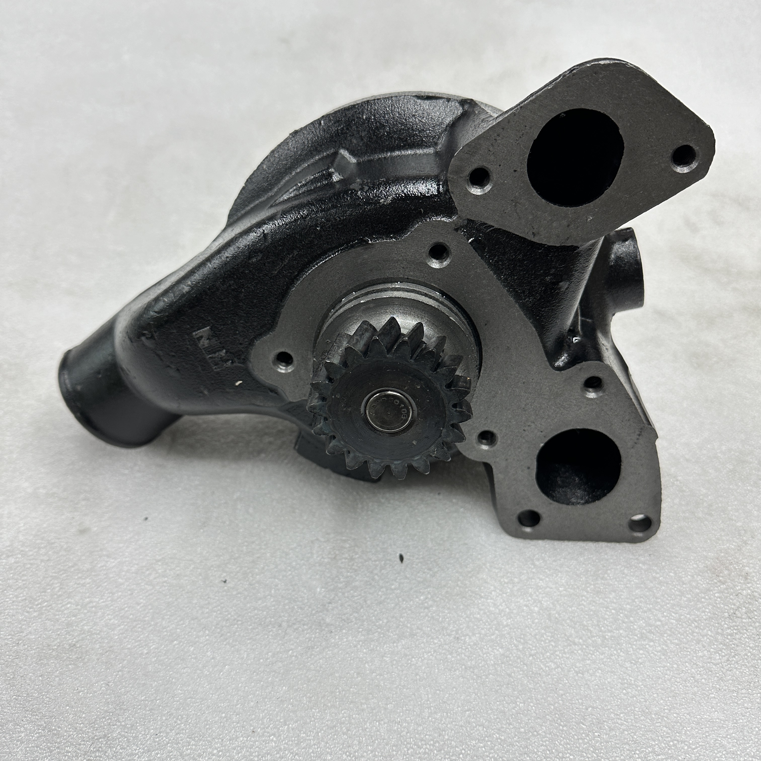 Engineering vehicle parts are suitable for PERKINS 1006 engine cooling water pump U5MW0092 Specification image