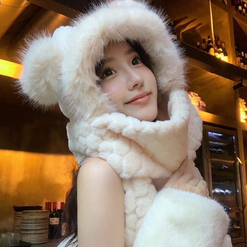 New football bear three-piece set, featuring a hat, autumn and winter scarf and gloves in one. It is warm for cycling, keeps you warm, protects your ears and is thick Specification image