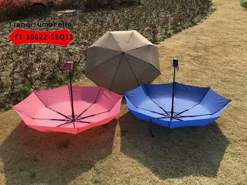 F1-10622-55Q11 Three-fold automatic windproof UV four-leaf clover umbrella Application Scenario