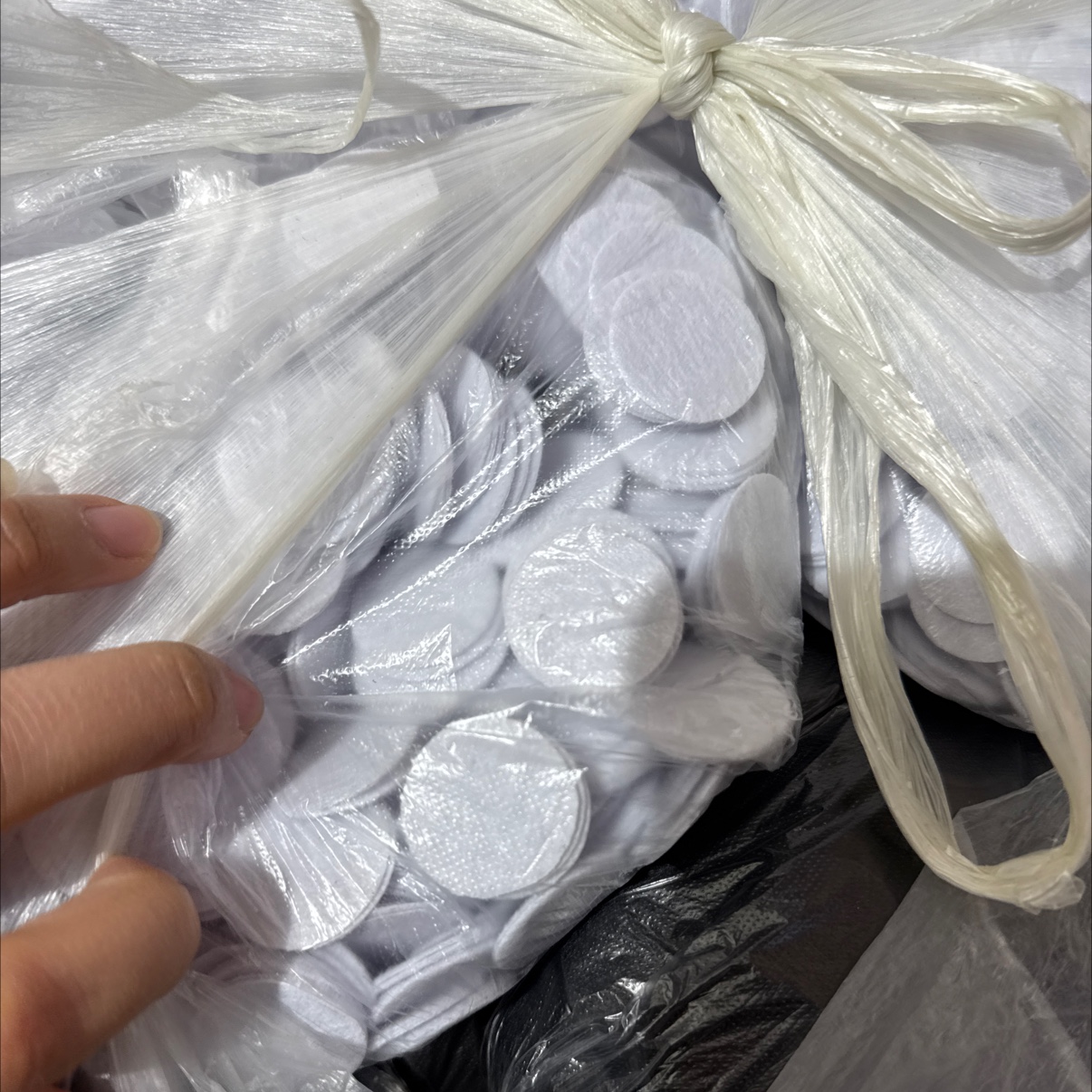 现货供应不织布无纺布圆片垫片底片DIY手工饰品发饰辅料配件白底实物图