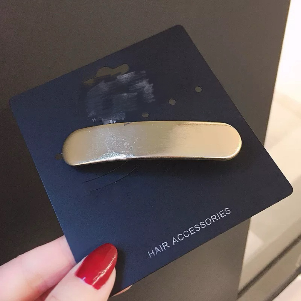 Korean-style simple spring clip, fashionable metal hair clip, half clip at the back of the head, top clip, horizontal clip, straight clip, hair clip Application Scenario