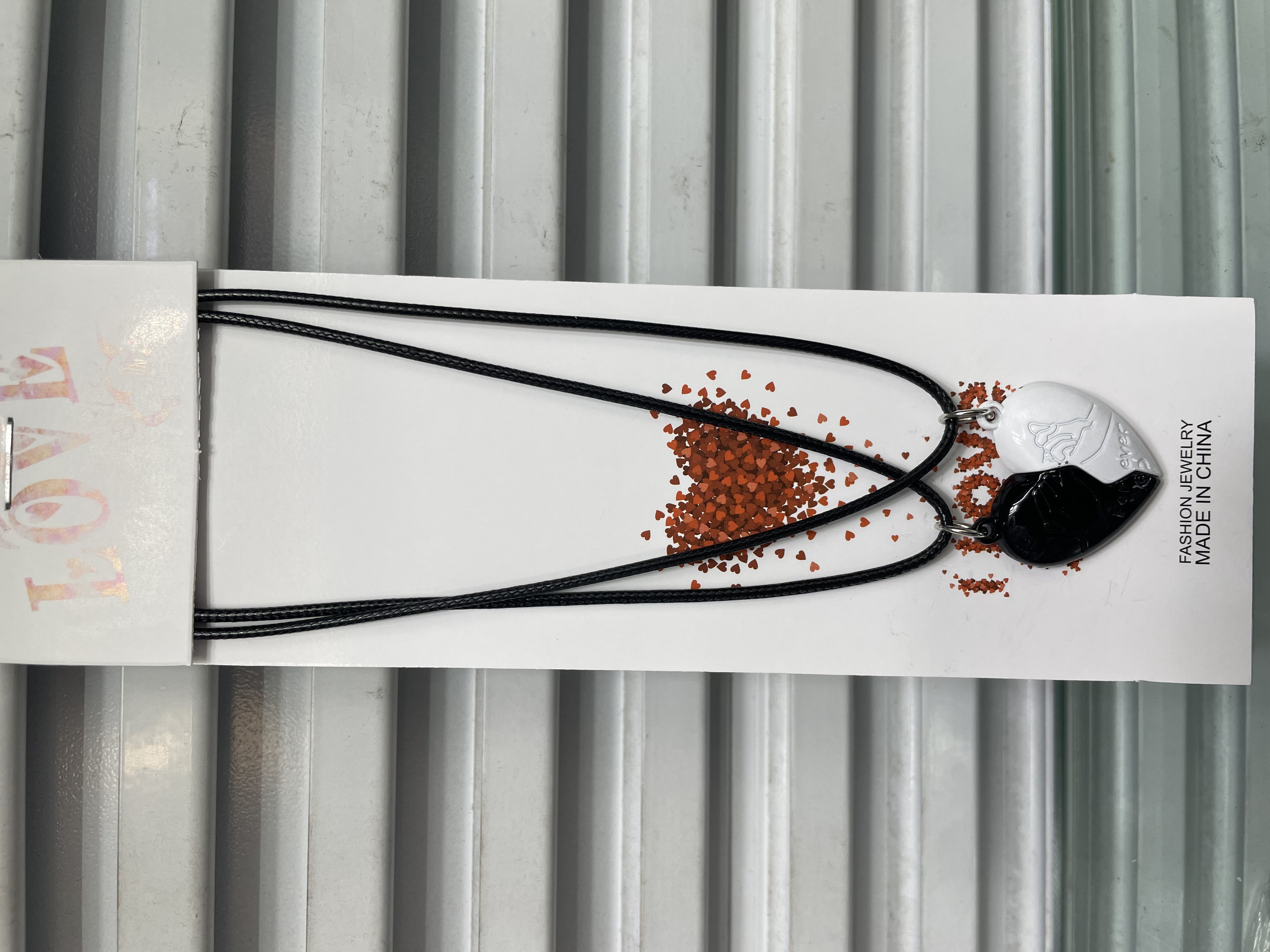 Magnetic best friend couple necklace, heart-shaped embossed totem pure silver necklace, women's pearl chain assembly, elegant crystal zircon melon chain necklace design, pearl necklace, high-end and elegant jewelry