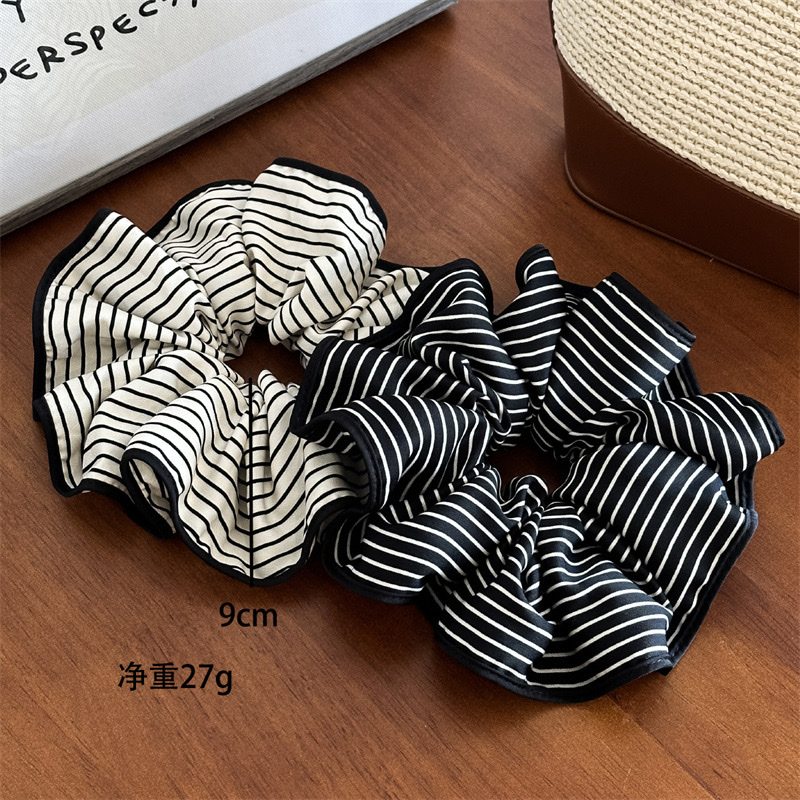 2025 High-end black and white striped large satin large intestine hair band women's fashionable ponytail hair band headwear detail image 4