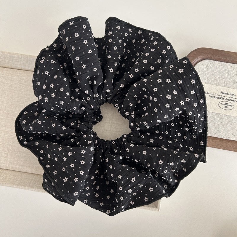 New Spring/Summer 2025 Korean-style fabric floral large intestine hair band, elegant polka dot lockstitch hair tie, stylish and versatile hair accessory hair band Specification image