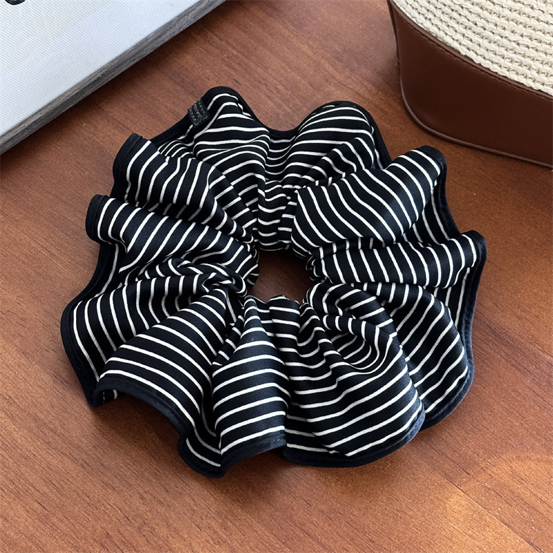 2025 High-end black and white striped large satin large intestine hair band women's fashionable ponytail hair band headwear detail image 7