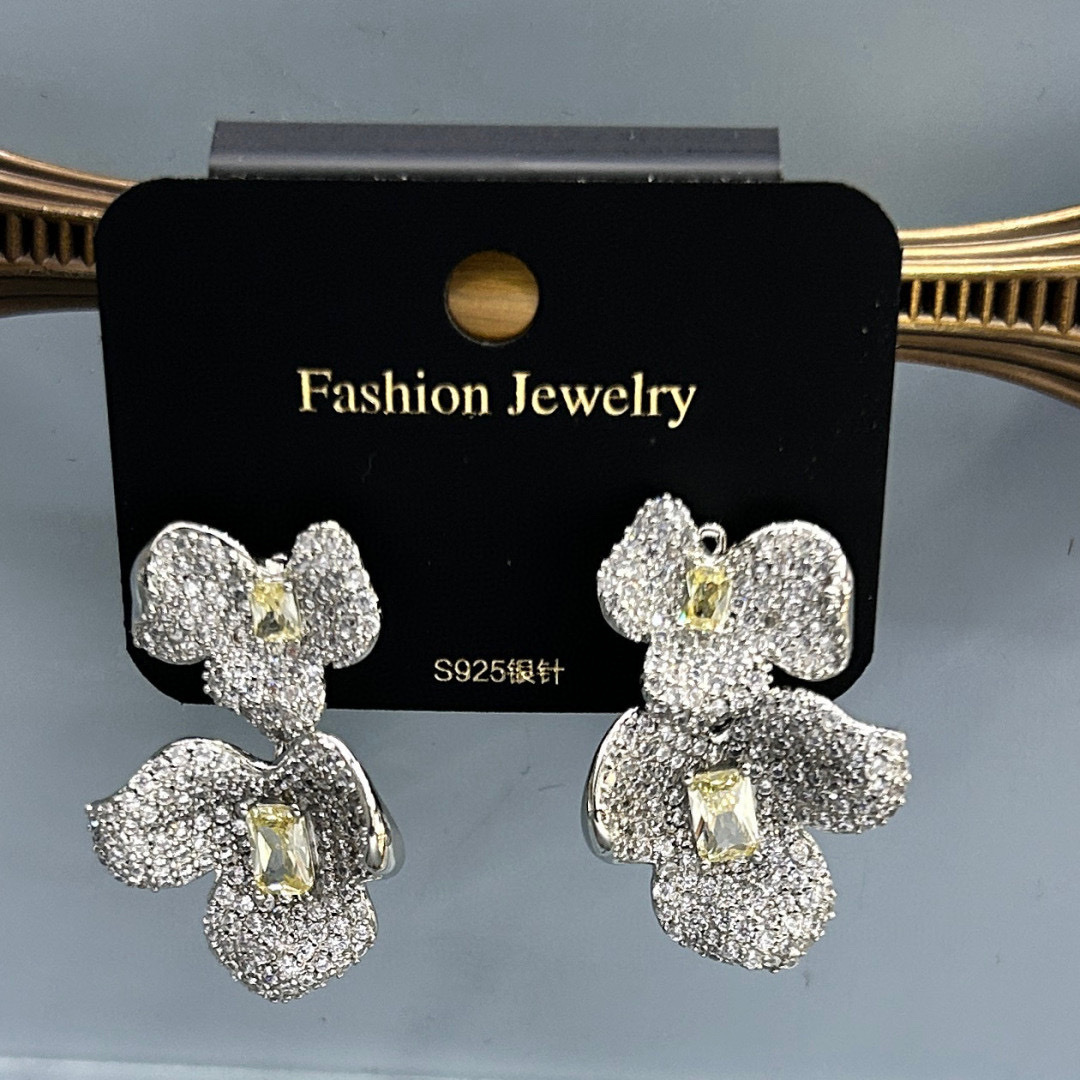 不锈钢烧焊锆石耳环 高级感耳饰 精致饰品 女士时尚耳环 优雅耳饰 简约耳环