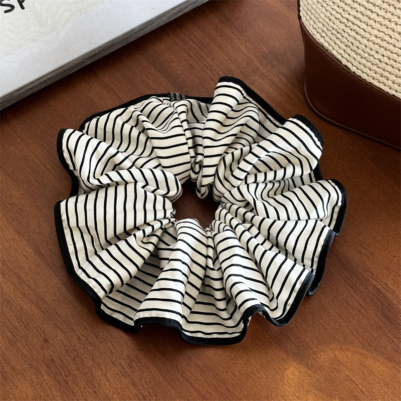2025 High-end black and white striped large satin large intestine hair band women's fashionable ponytail hair band headwear detail image 6