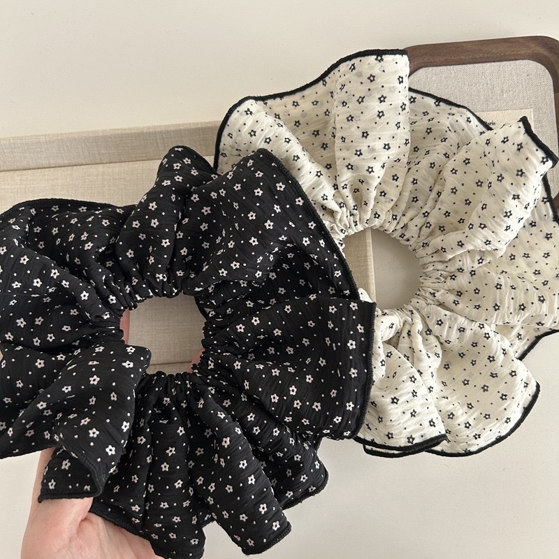 New Spring/Summer 2025 Korean-style fabric floral large intestine hair band, elegant polka dot lockstitch hair tie, stylish and versatile hair accessory hair band detail image 2