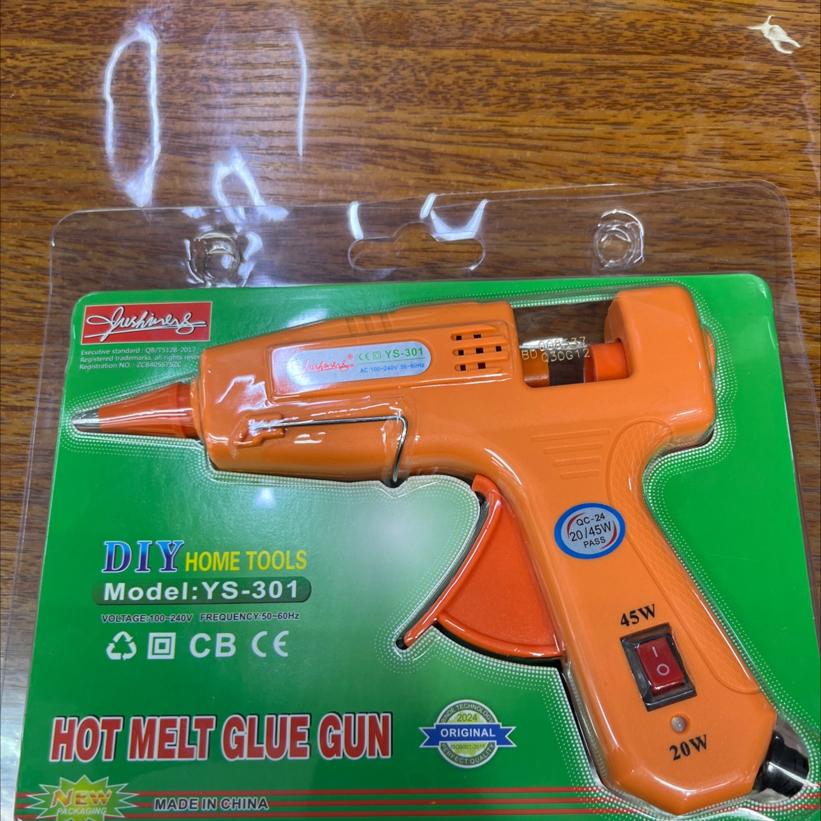 Yellow dual-power adjustable small rubber gun, 20/45w dual-power adjustable, anti-scald nozzle leather cover with dual-speed high and low temperature adjustment of 20w, 45w household manual anti-scald Application Scenario