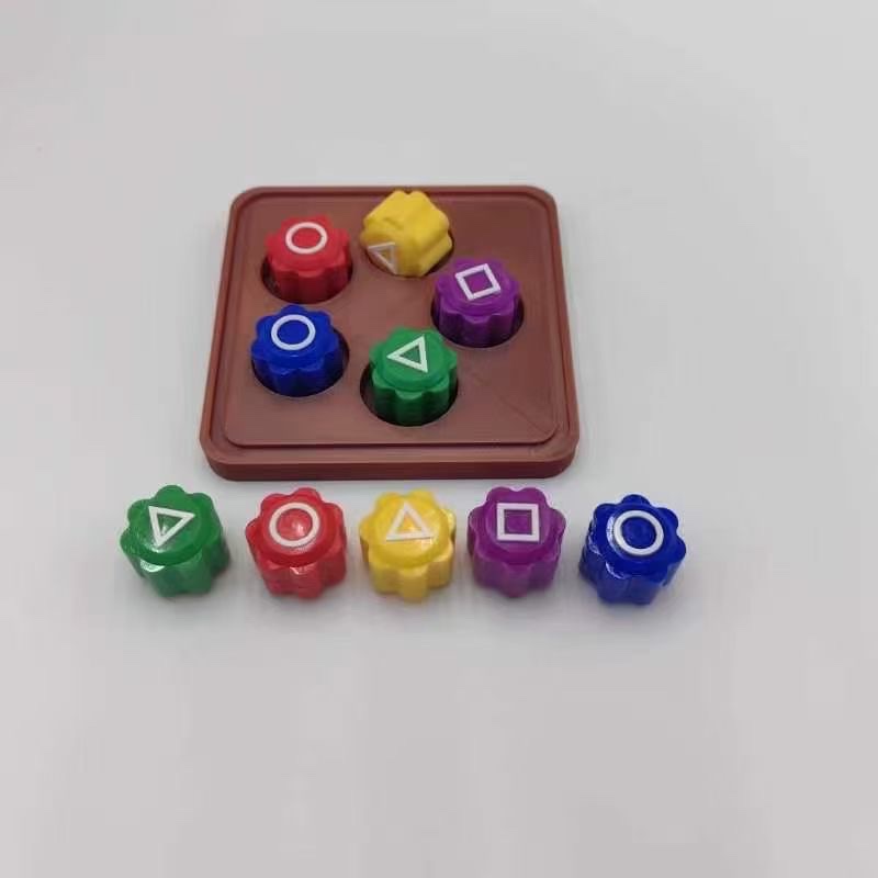 抓子是怀旧童年．传统抓子游戏 、花样很多，