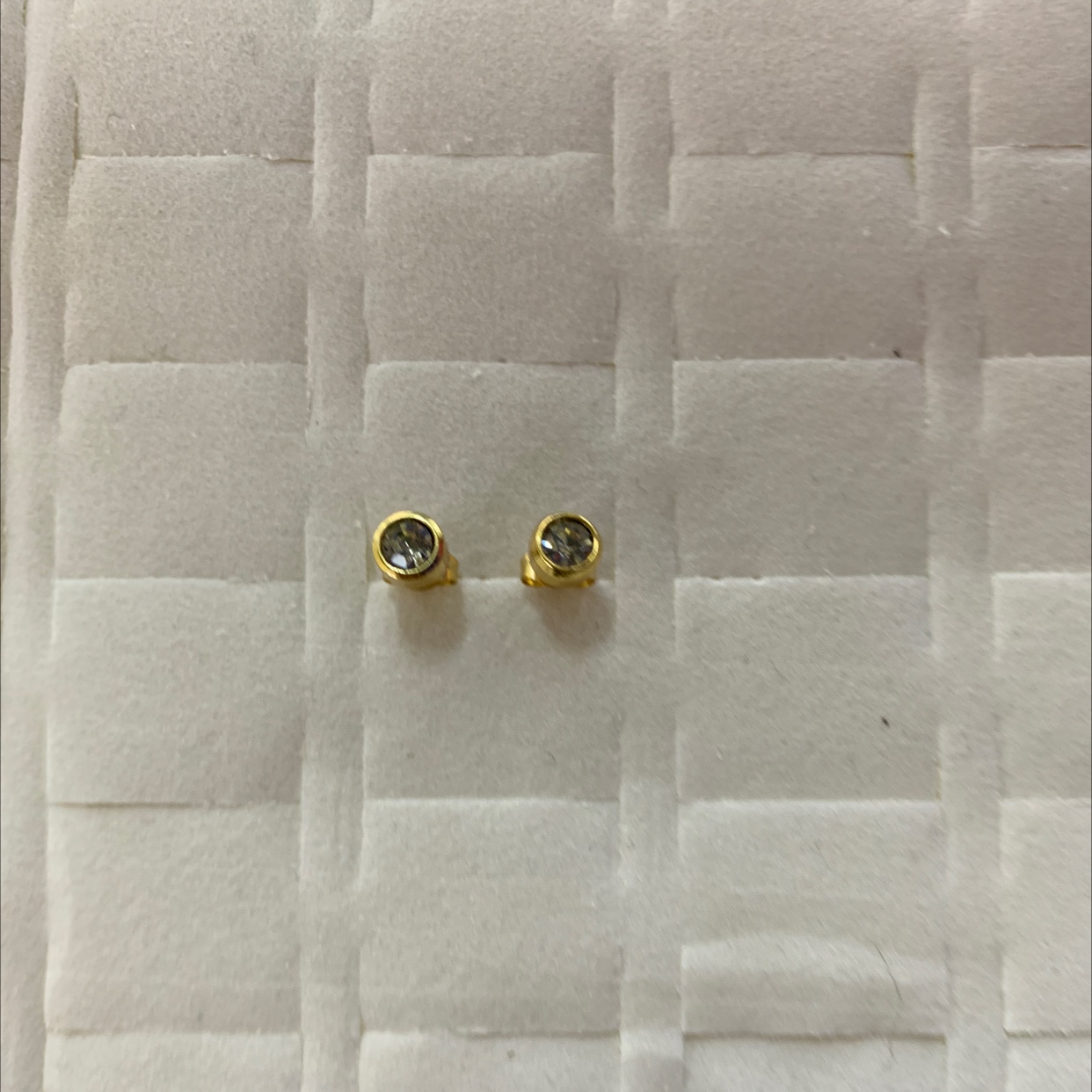 程洁不锈钢材质耳环带一颗钻款式新颖气质大气上档次韩版耳钉详情图2