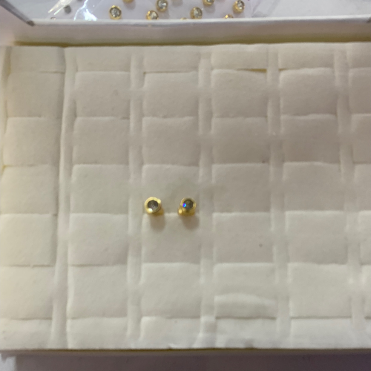 程洁不锈钢材质耳环带一颗钻款式新颖气质大气上档次韩版耳钉详情图7