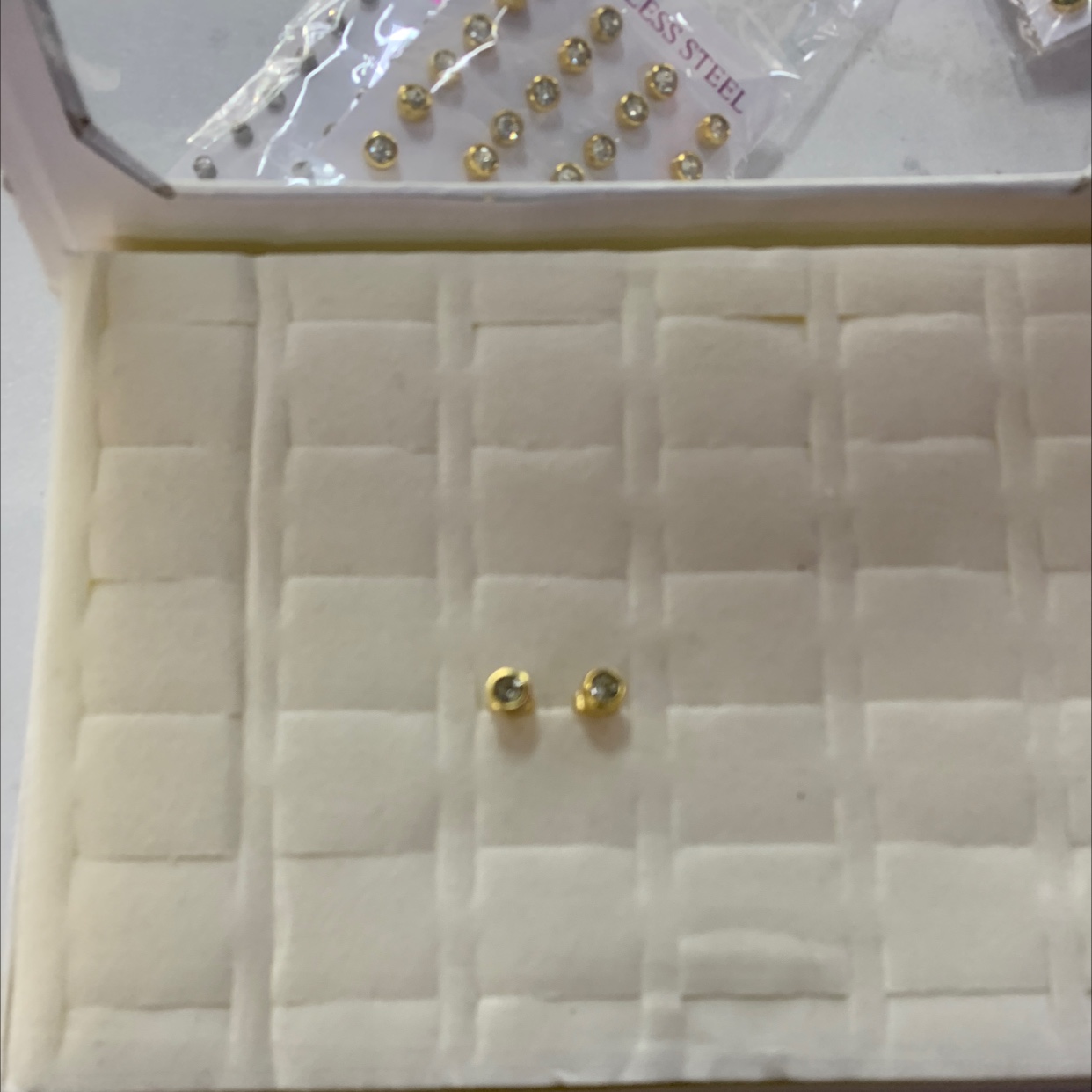 程洁不锈钢材质耳环带一颗钻款式新颖气质大气上档次韩版耳钉详情图6