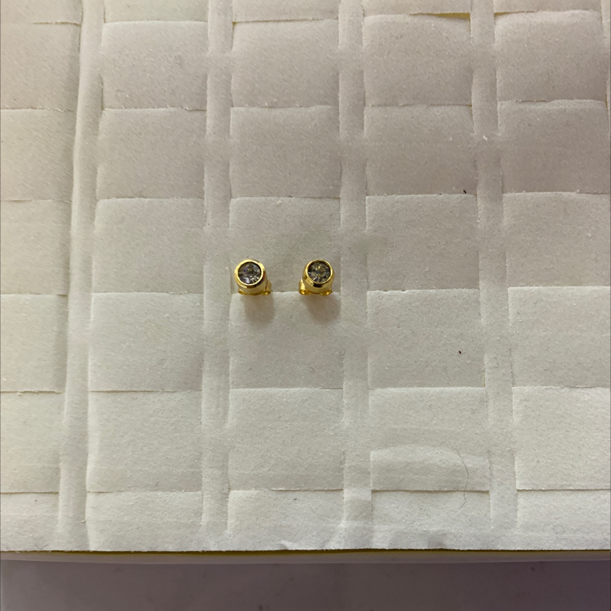 程洁不锈钢材质耳环带一颗钻款式新颖气质大气上档次韩版耳钉详情图3