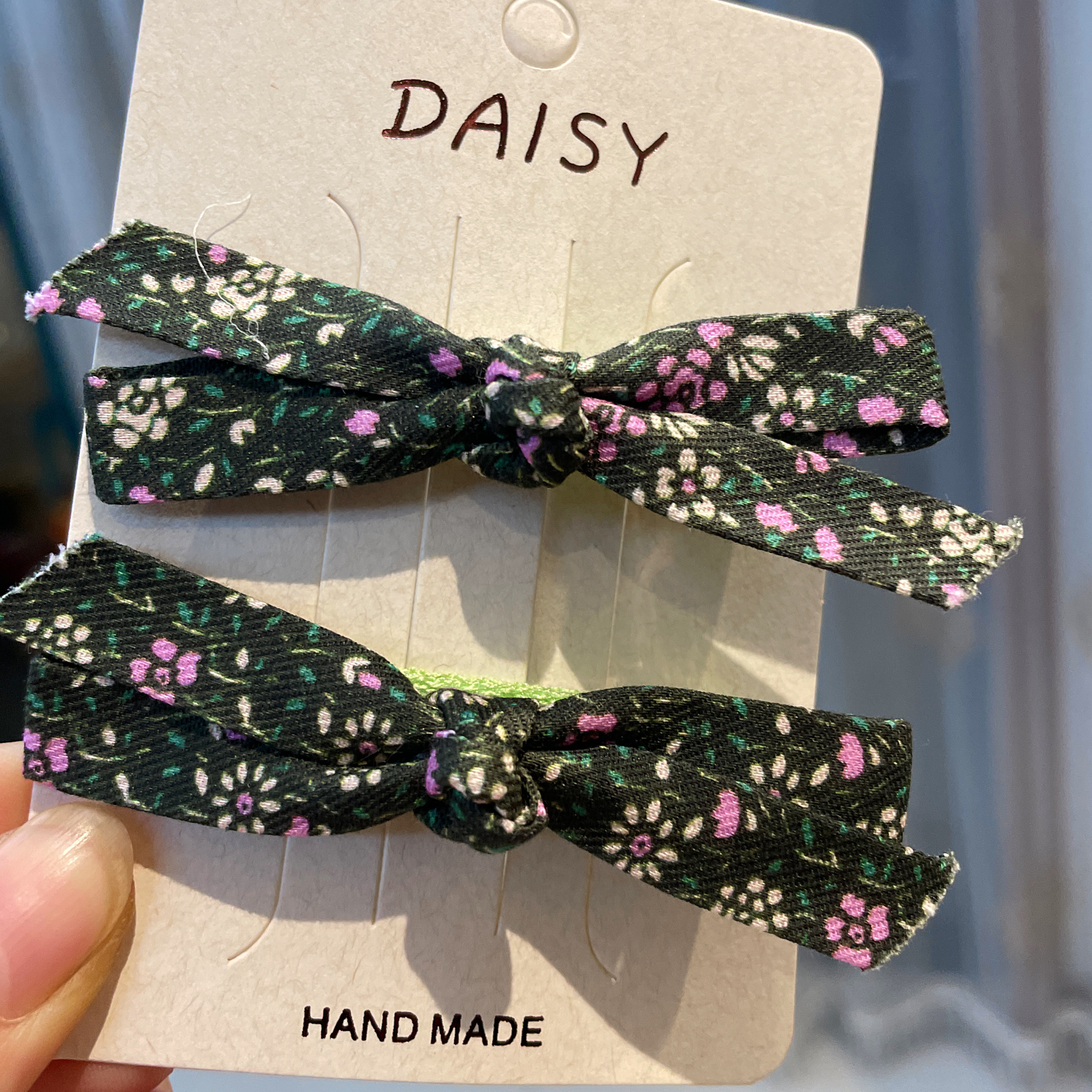 The small floral fabric bow tie and hair clip are so cute for children in summer details Picture