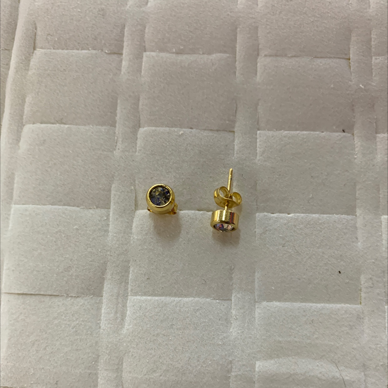 程洁不锈钢材质耳环带一颗钻款式新颖气质大气上档次韩版耳钉产品图