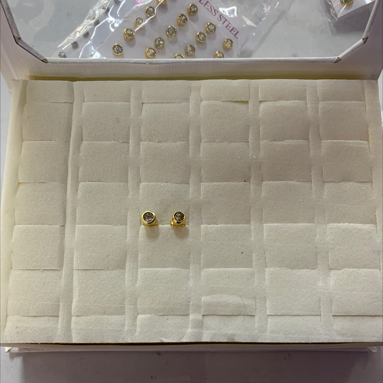 程洁不锈钢材质耳环带一颗钻款式新颖气质大气上档次韩版耳钉详情图5