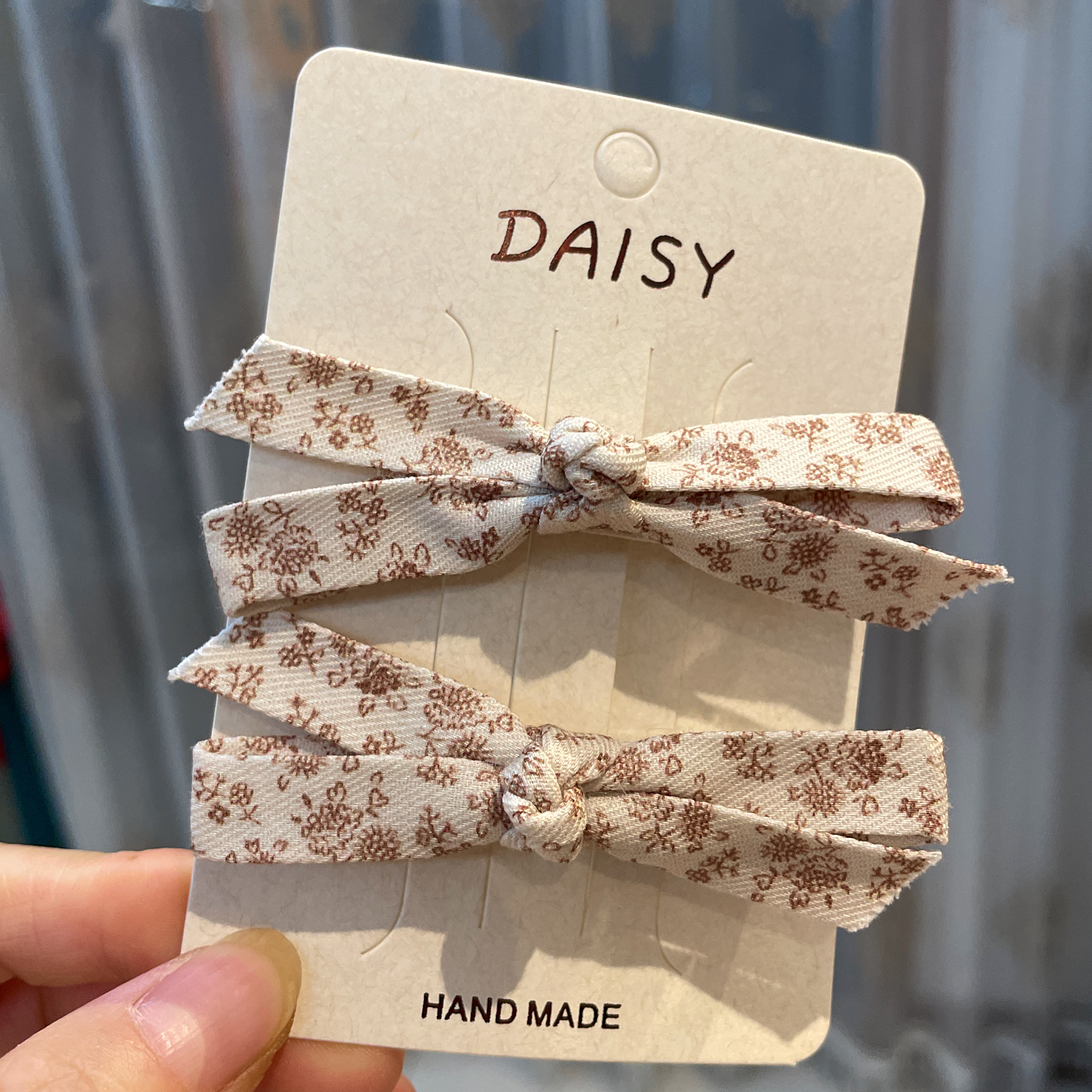 The small floral fabric bow tie and hair clip are so cute for children in summer detail image 4