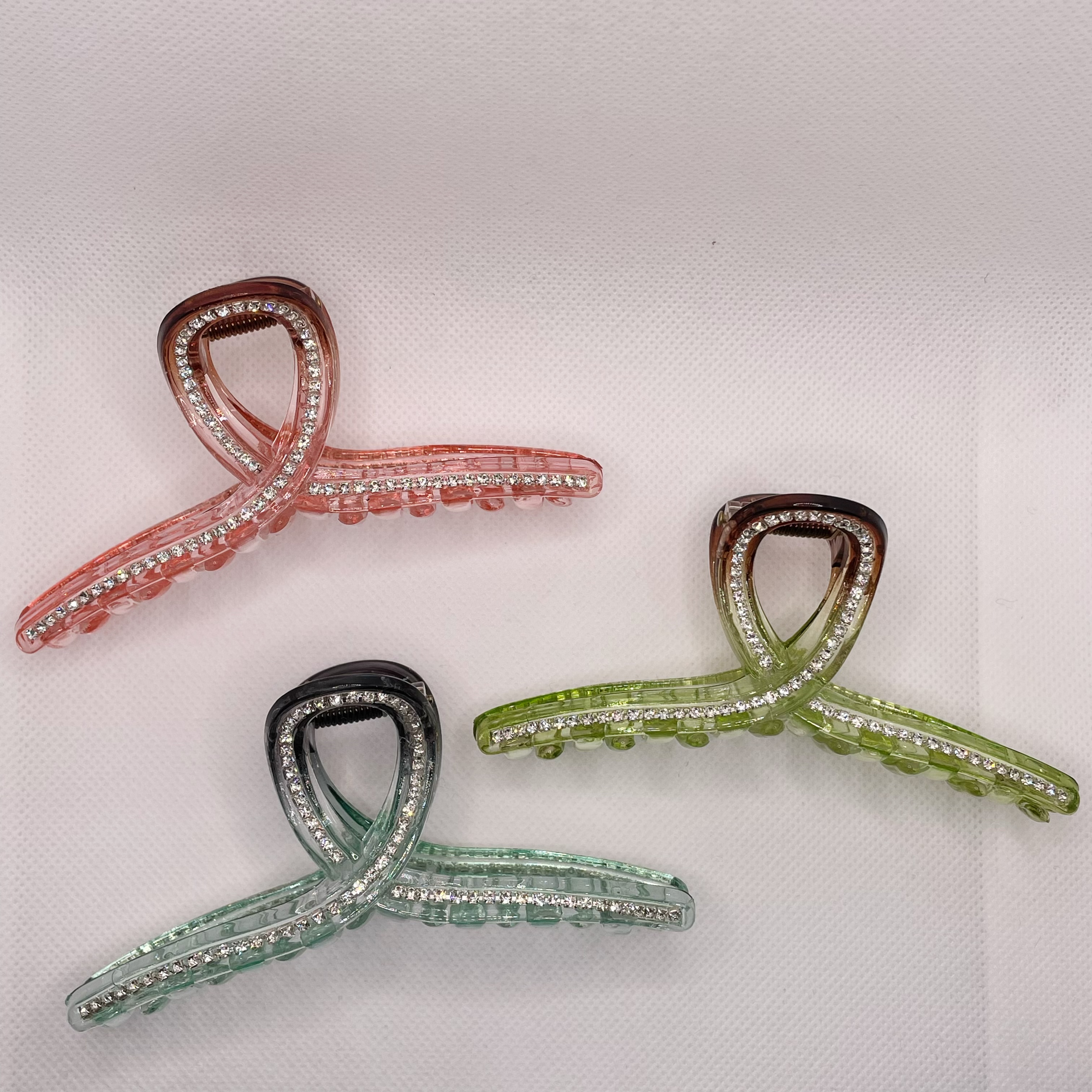 Loslie: A semi-transparent, simple and basic, versatile hair clip for autumn and winter Specification image