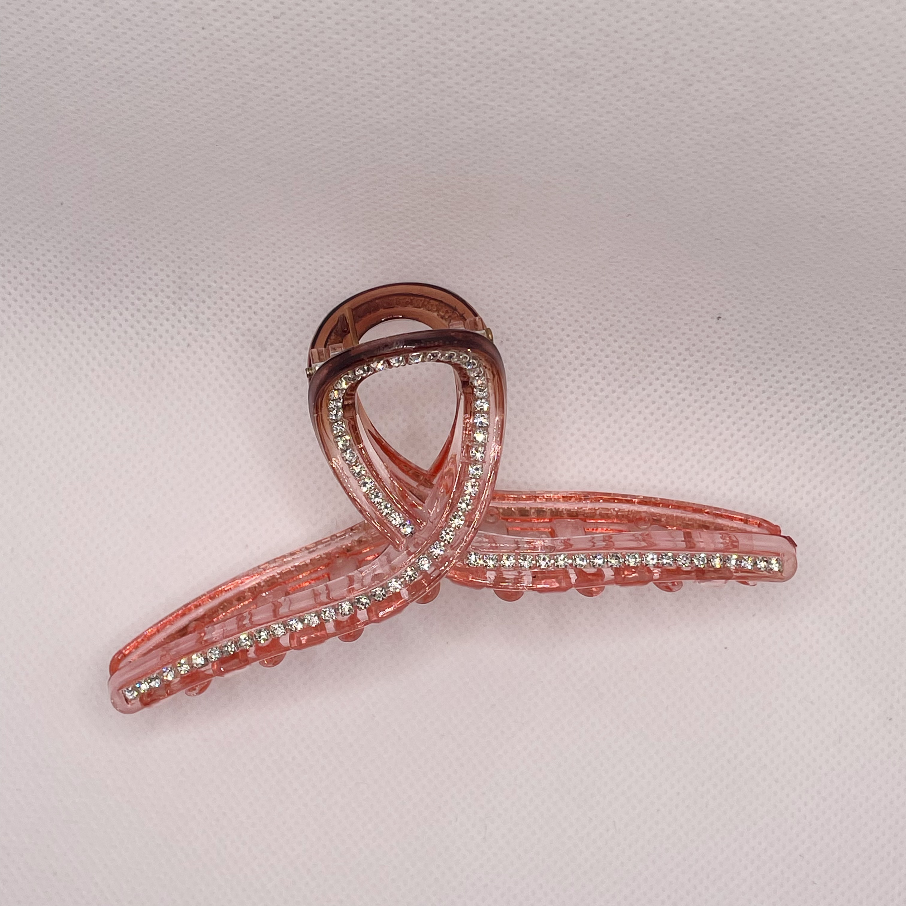 Loslie: A semi-transparent, simple and basic, versatile hair clip for autumn and winter detail image 3