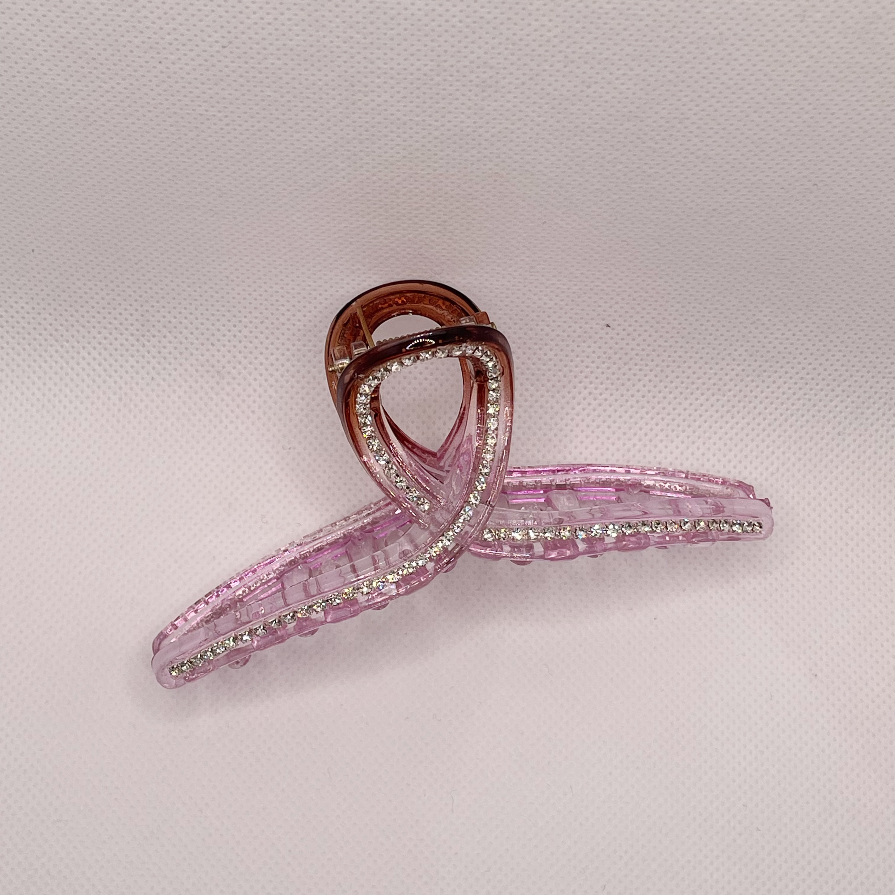 Loslie: A semi-transparent, simple and basic, versatile hair clip for autumn and winter detail image 7