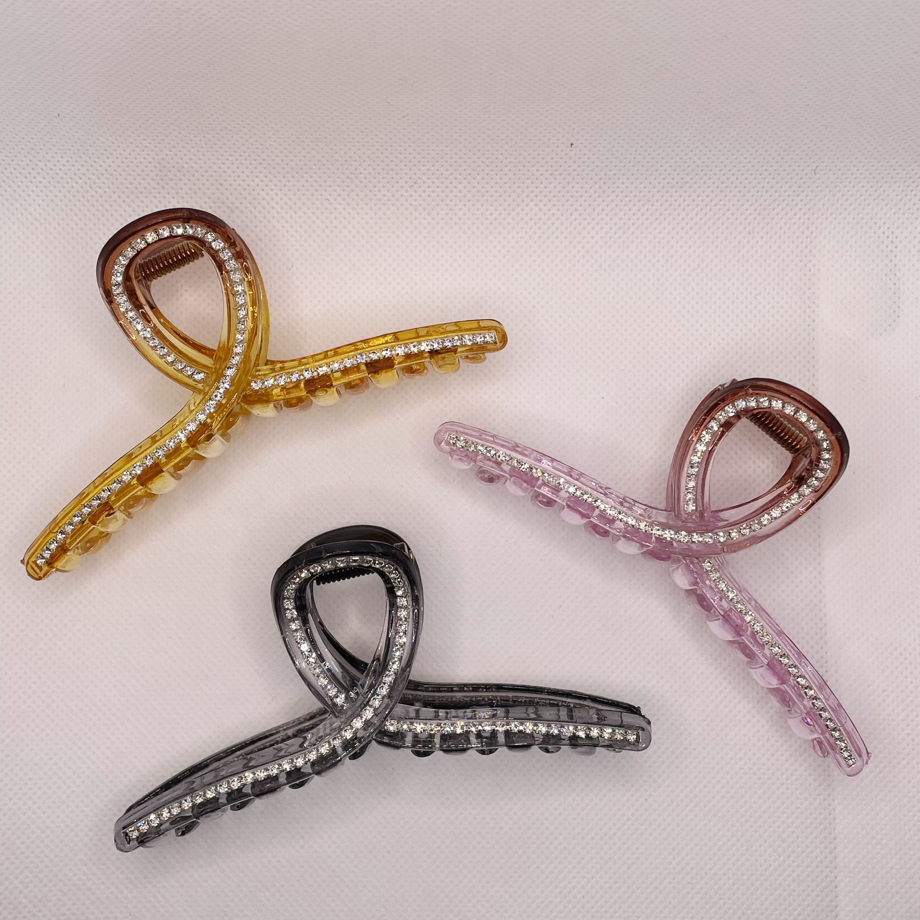 Loslie: A semi-transparent, simple and basic, versatile hair clip for autumn and winter details Picture