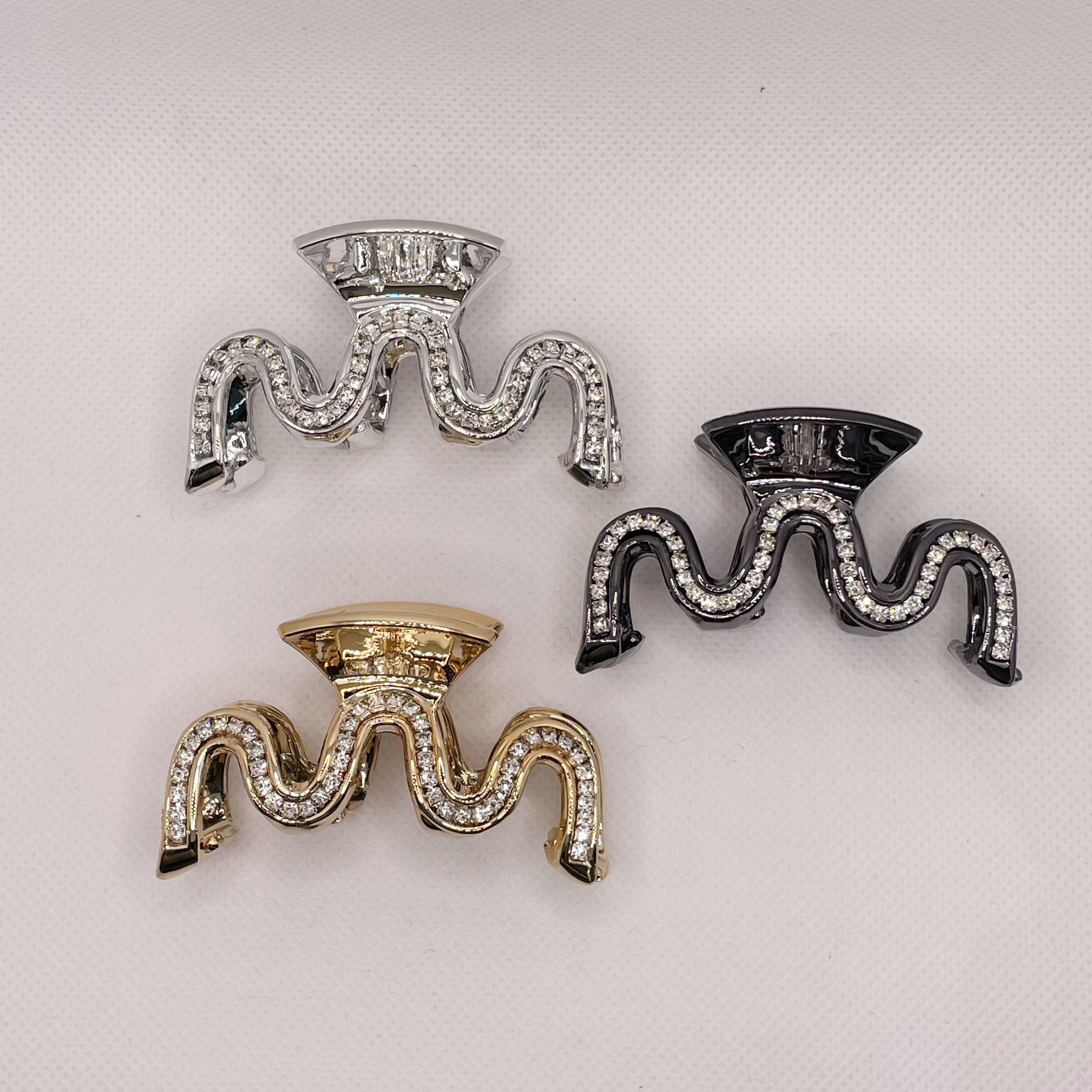 Simple and elegant medium-sized hairpin, versatile, retro back half hairpin shark clip, high-end water diamond hairpin clip detail image 1