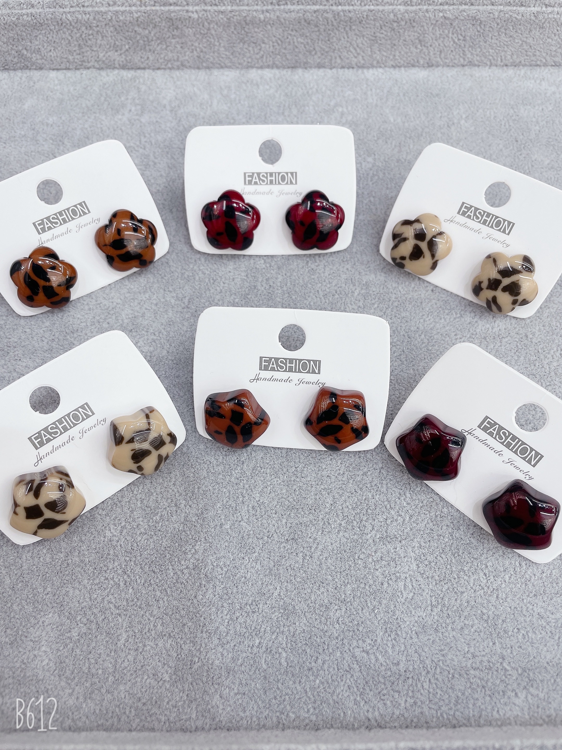 Maillard retro leopard print round bead earrings for women, light luxury and high-end fashion earrings, cold style, small and exquisite earrings detail image 2