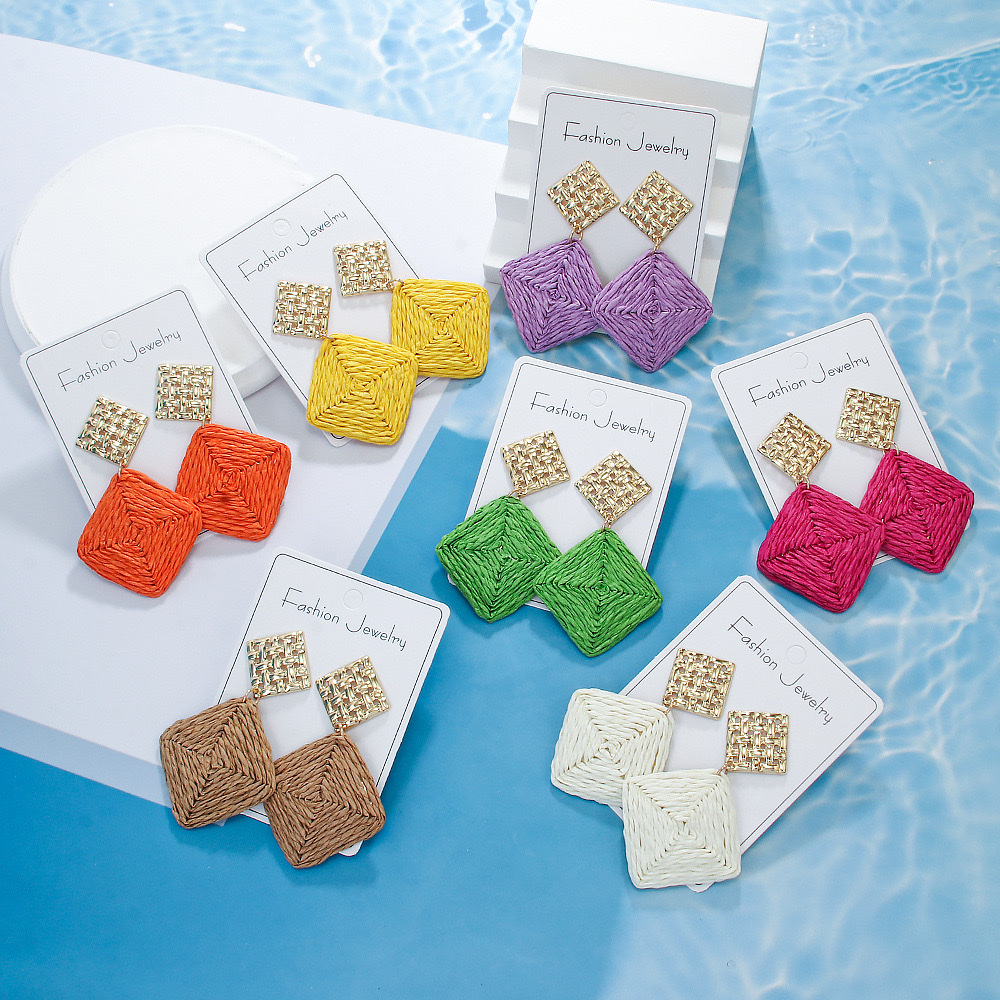 Korean retro design style raffia grass woven ball earrings, individual and exaggerated earrings, trendy color earrings detail image 2