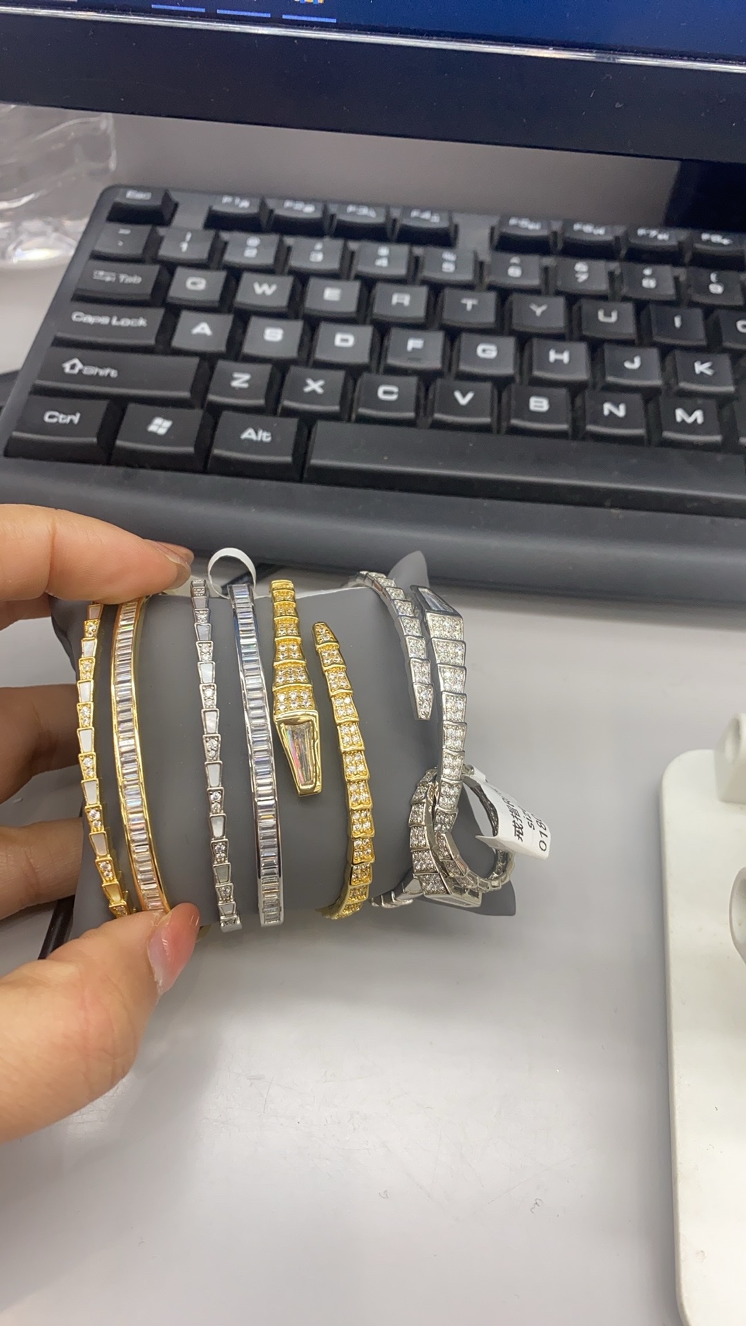 New 2025 popular fashion design live-streaming best-selling items for both domestic and international sales Specification image