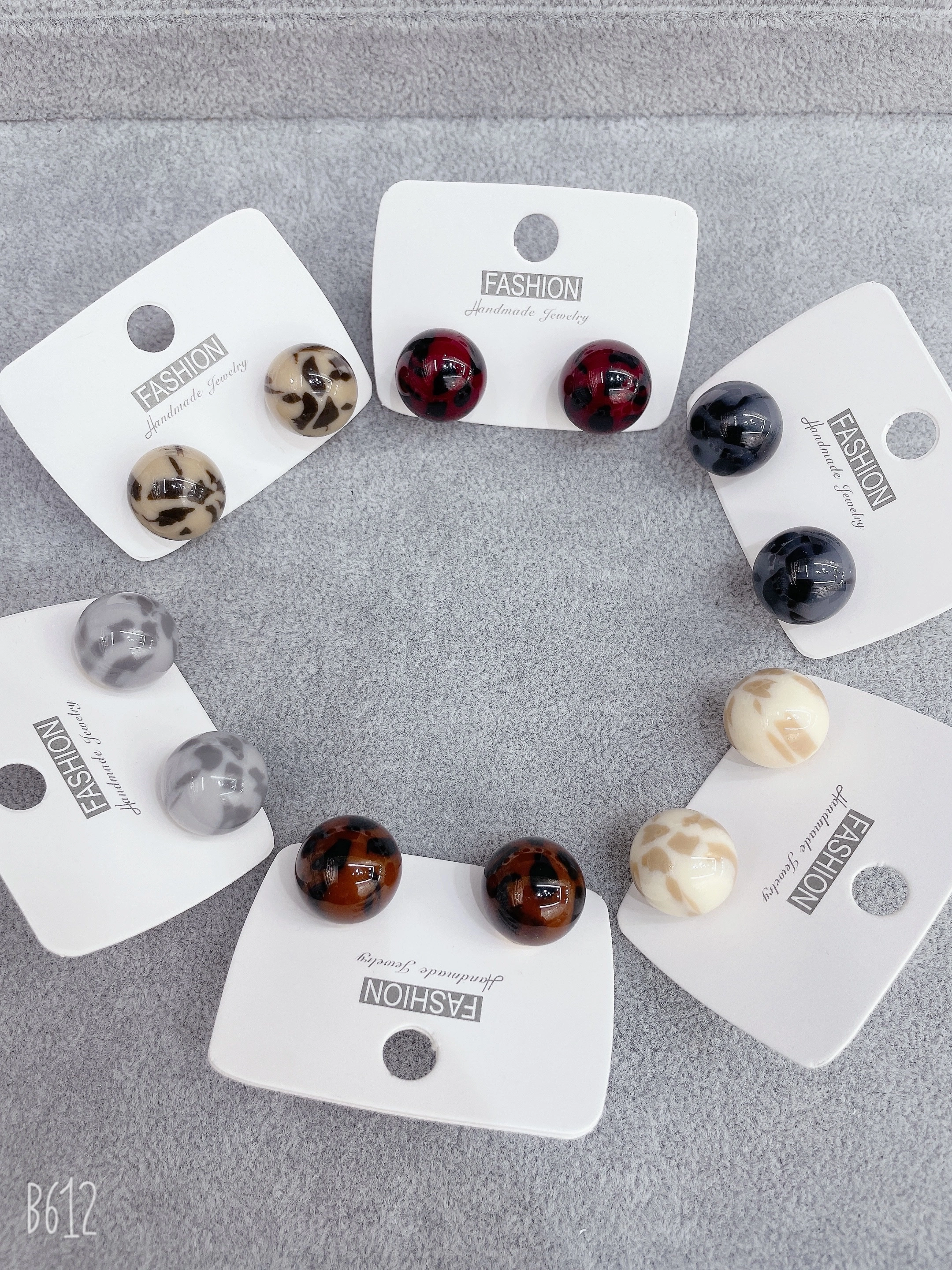 Maillard retro leopard print round bead earrings for women, light luxury and high-end fashion earrings, cold style, small and exquisite earrings detail image 5