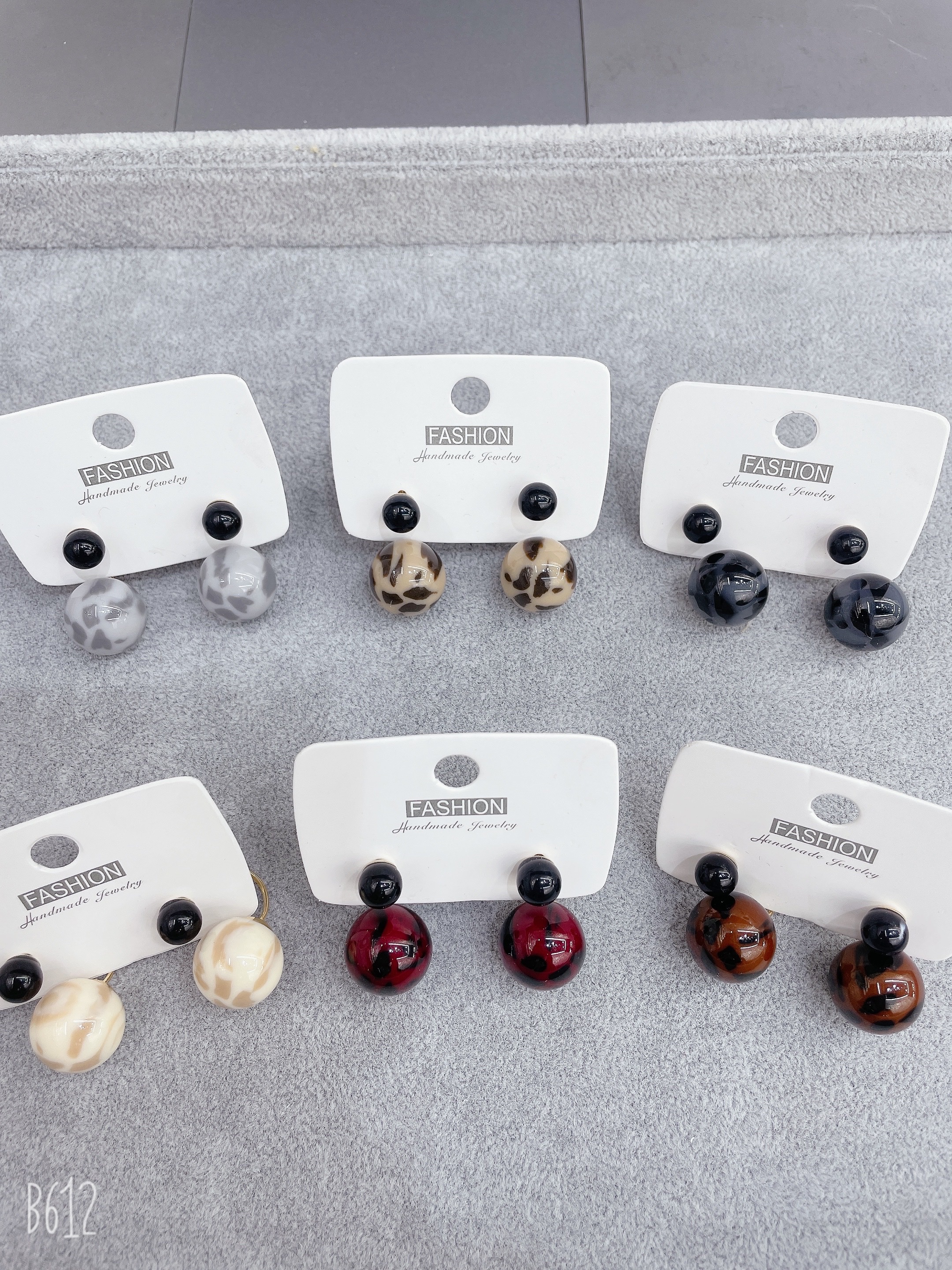 Maillard retro leopard print round bead earrings for women, light luxury and high-end fashion earrings, cold style, small and exquisite earrings