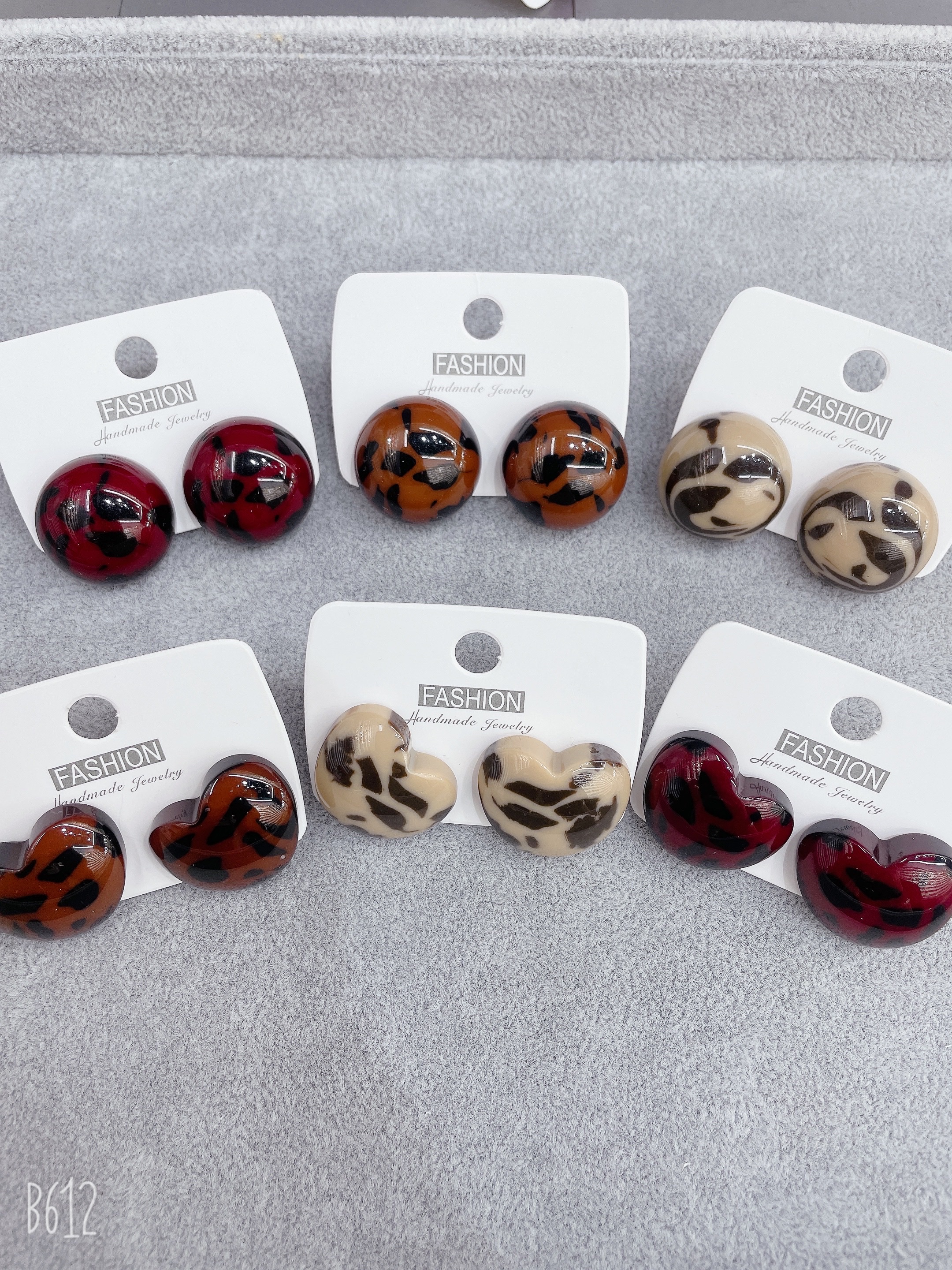 Maillard retro leopard print round bead earrings for women, light luxury and high-end fashion earrings, cold style, small and exquisite earrings detail image 8