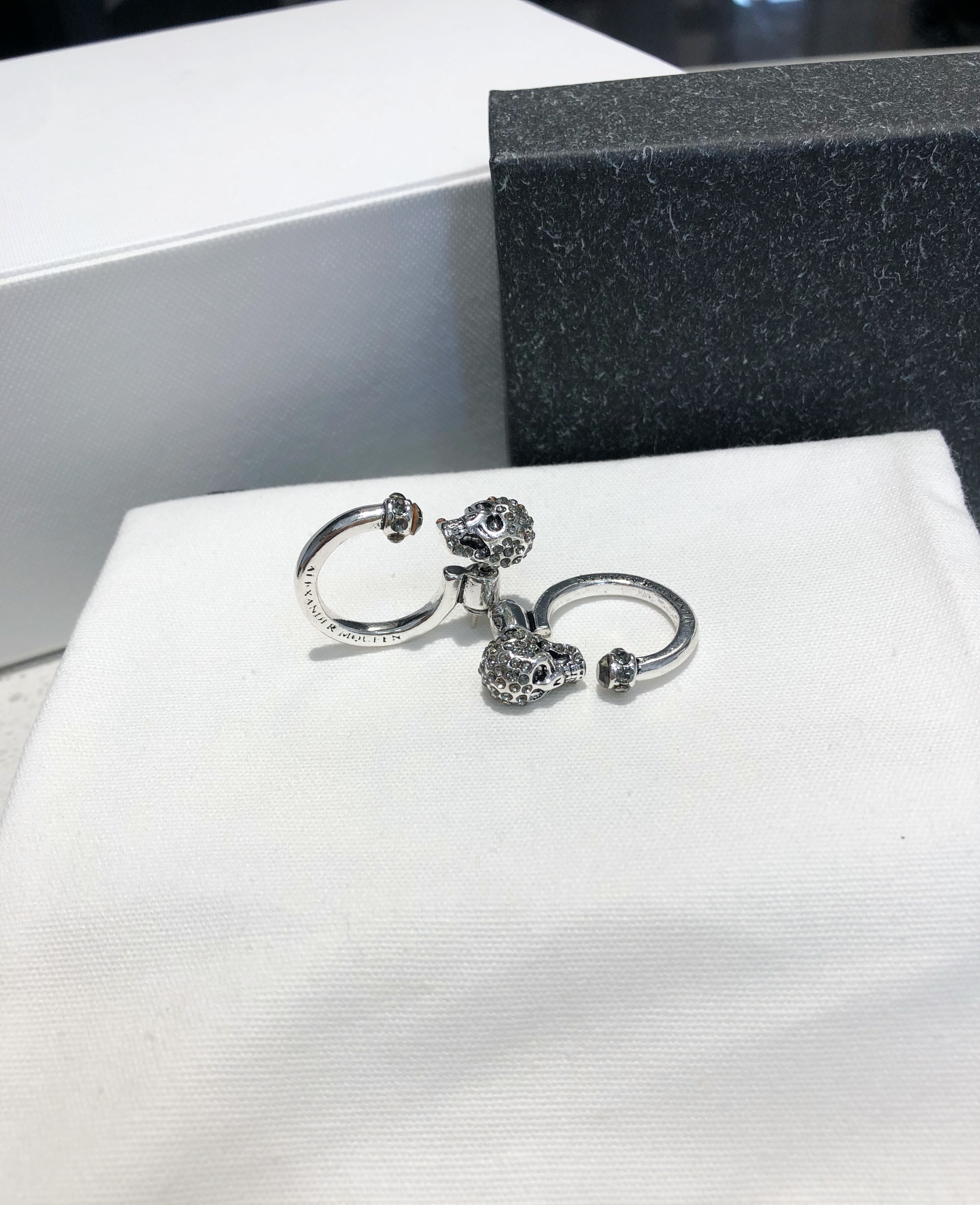 骷髅头高级感饰品 耳饰 简约时尚耳钉 优雅耳饰装饰品白底实物图