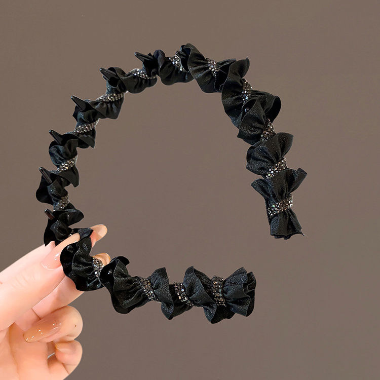 Furniture eco-friendly hair comb set, headwear, hair tie and hair accessory integrated, simple and fashionable, essential for ladies' daily outfits Application Scenario