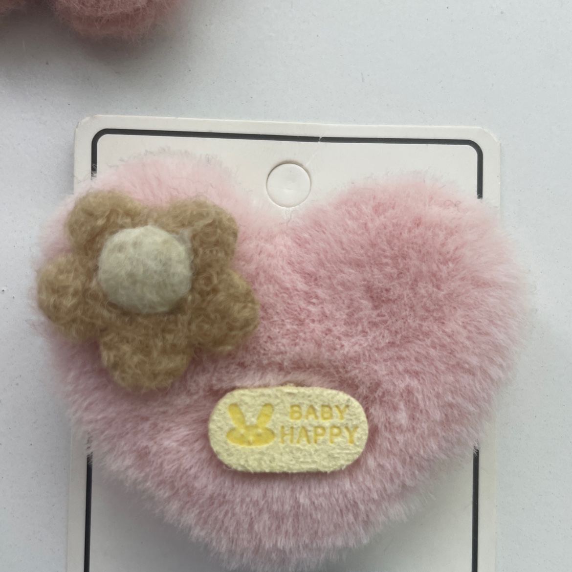 兔毛爱心，双面兔毛，加上咖色小花朵和商标