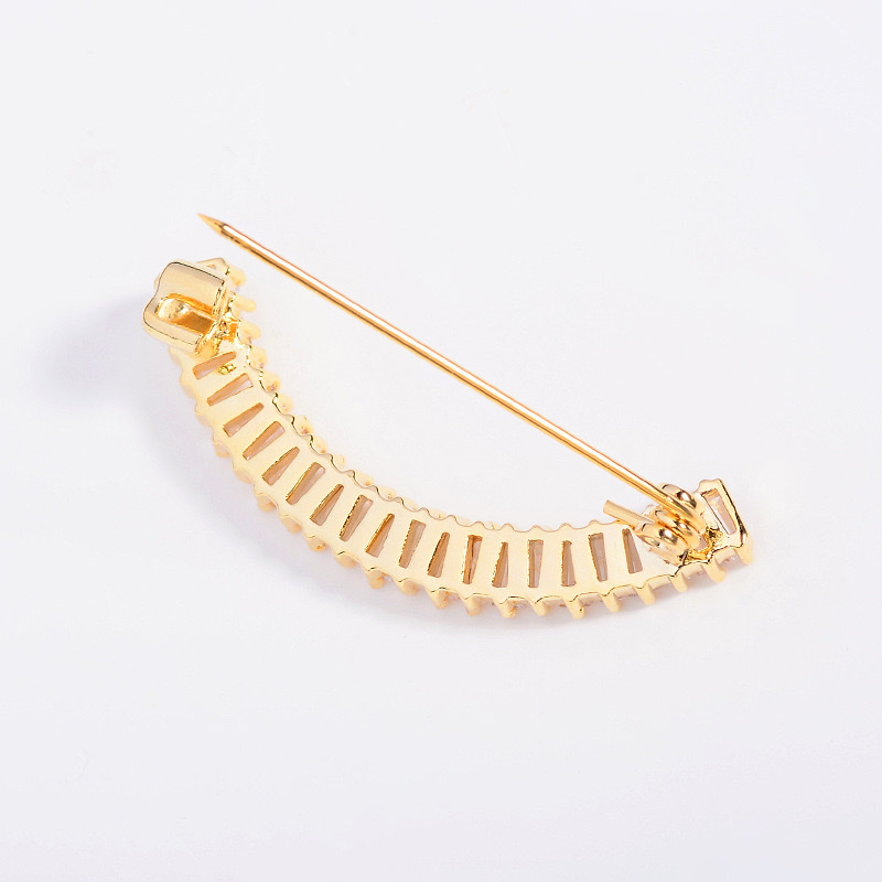 The 2025 new style simple and exquisite arc-shaped brooch is fashionable and versatile. It features a micro-inlaid zirconium brooch as an accessory for clothes and anti-glare pins Application Scenario