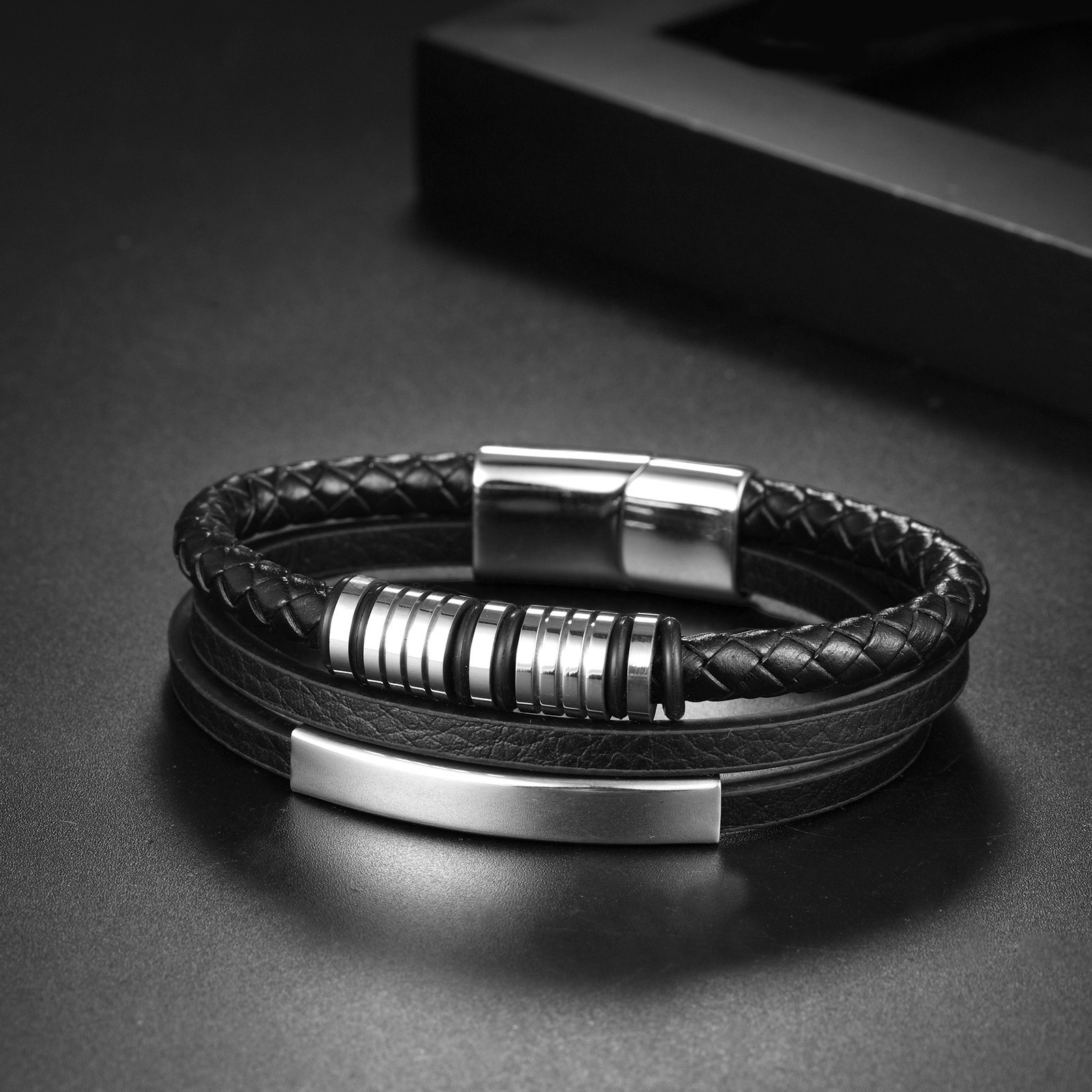 Cross-border Japanese and Korean style men's trendy multi-layer leather bracelet, European and American men's fashionable, individual and simple alloy leather bracelet details Picture