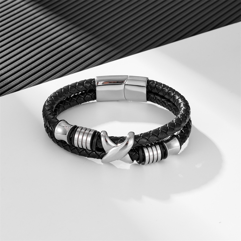Cross-border men's leather woven rope bracelet, European and American hip-hop street personality leather bracelet accessory bracelet Application Scenario