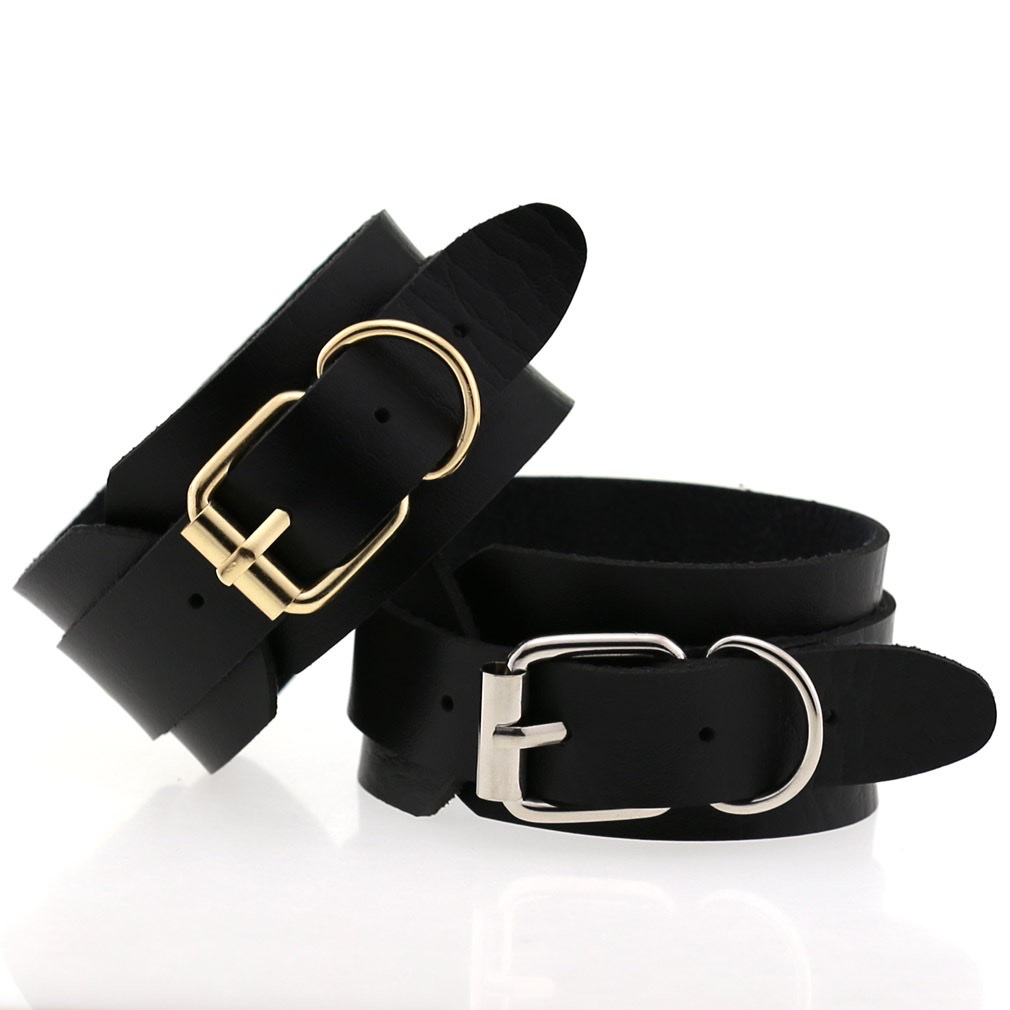 This is a popular punk bracelet in Europe and America. It features a double-layer PU leather bracelet and a simple and unique style. It is suitable for street dance and street photography Application Scenario