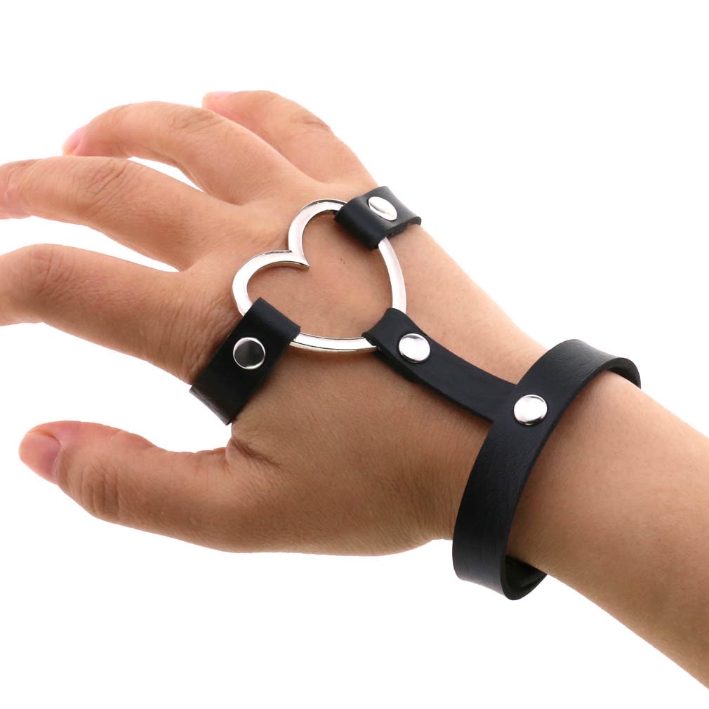 Cross-border, personalized, non-mainstream, one-piece leather bracelet, punk gothic, heart-shaped cuff bracelet detail image 8