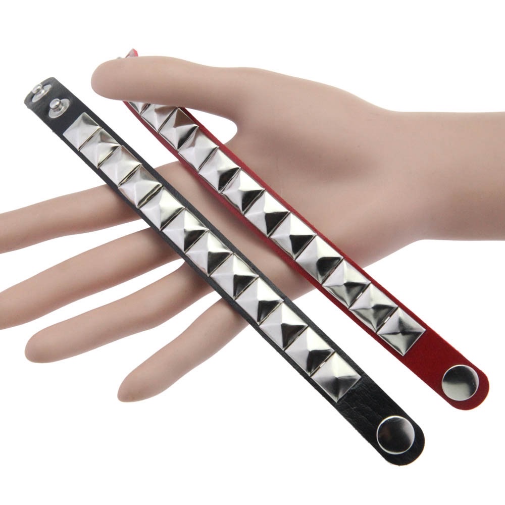 Cross-border best-selling classic square rivet bracelet, personalized punk PU leather stainless steel snap buckle bracelet Specification image