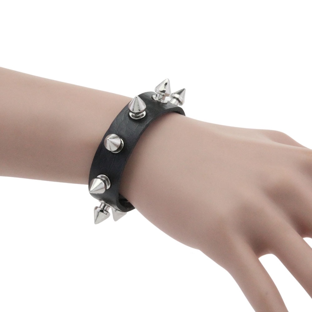European and American punk trend, personalized riveted couple leather bracelet, rock gothic style, stainless steel snap buckle bracelet, bangle bracelet details Picture