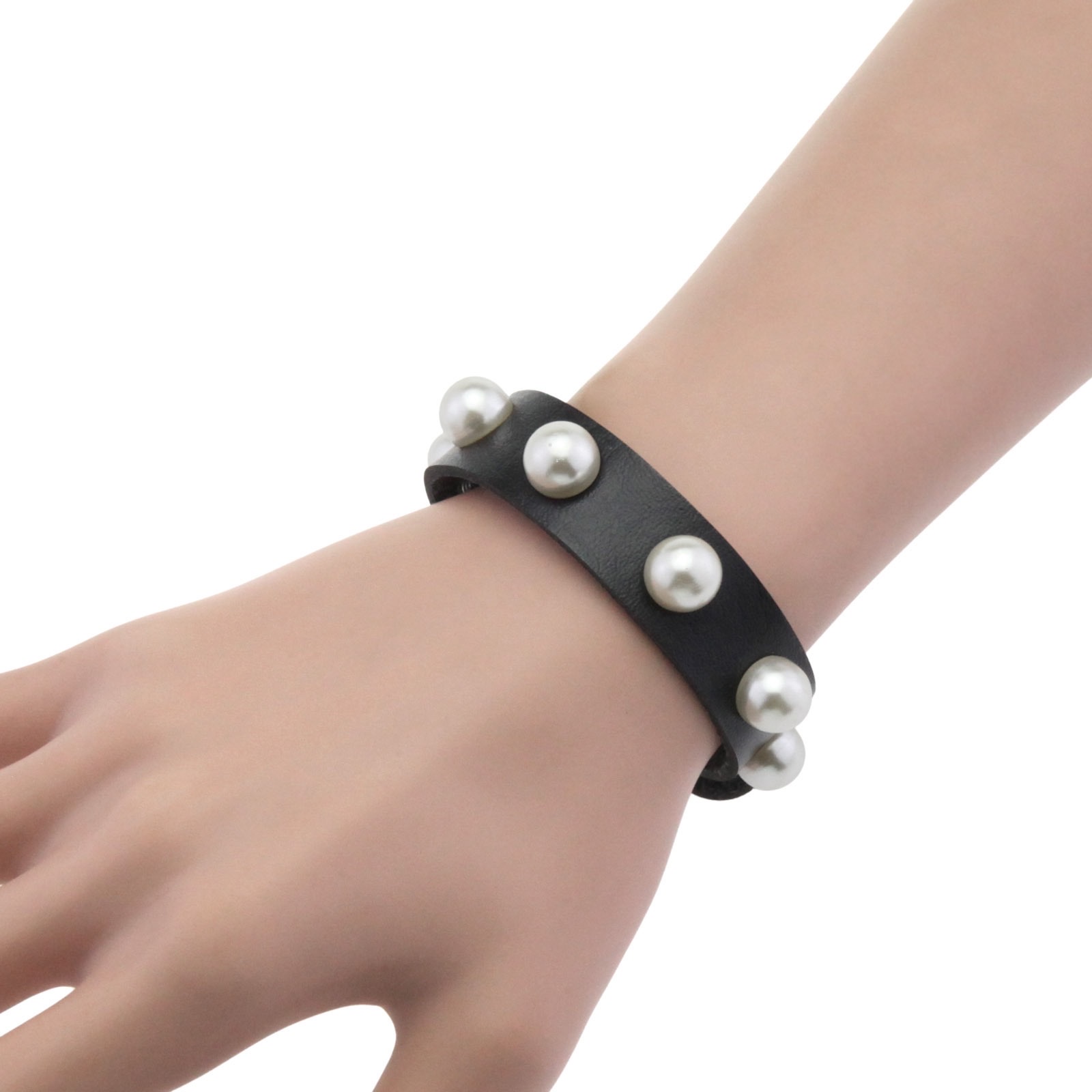 Sweet, cool and elegant pearl imitation bracelet, fashionable leather couple bracelet, Gothic stainless steel snap riveted bracelet, bracelet accessory