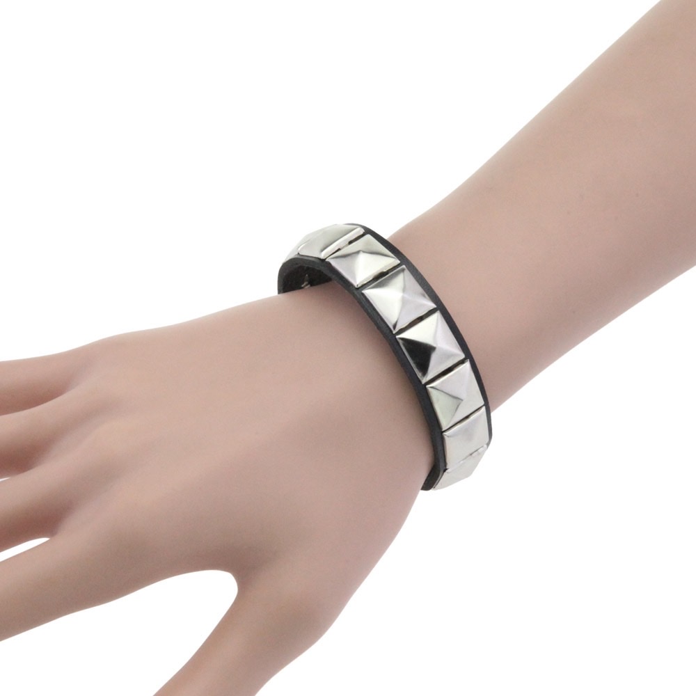 Cross-border best-selling classic square rivet bracelet, personalized punk PU leather stainless steel snap buckle bracelet details Picture