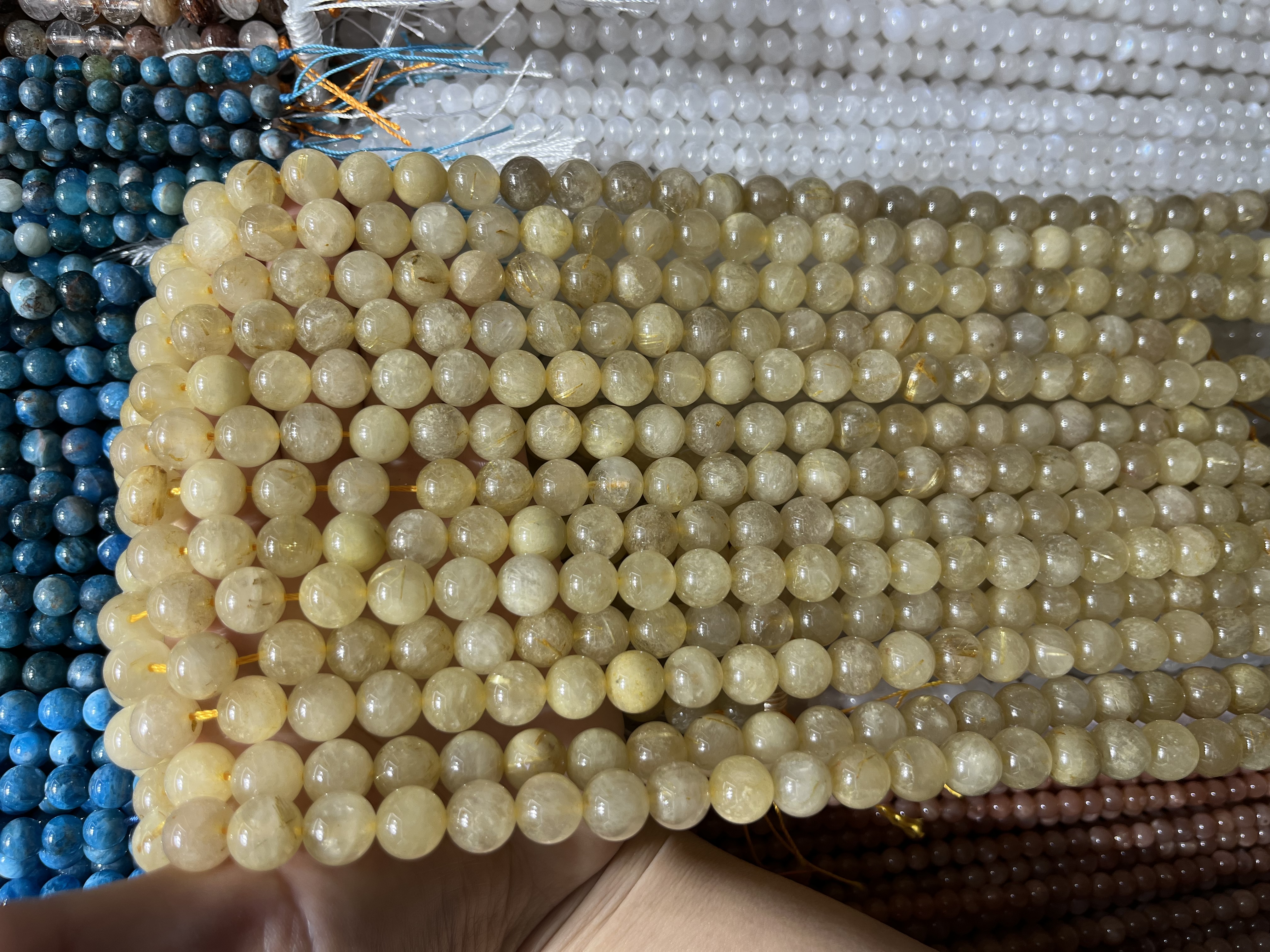 天然金发晶散珠批发 黄水晶diy饰品配件手链串珠 金发晶圆珠半成品 金丝发晶隔珠半成品珠子详情图2