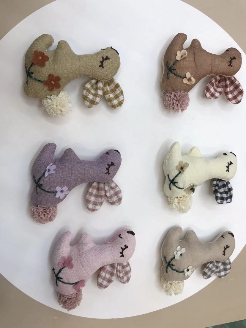 可爱甜美 7公分绣花闭眼兔 头饰配件 发饰配饰 挂饰配件 帽子配饰 头饰花配件发饰