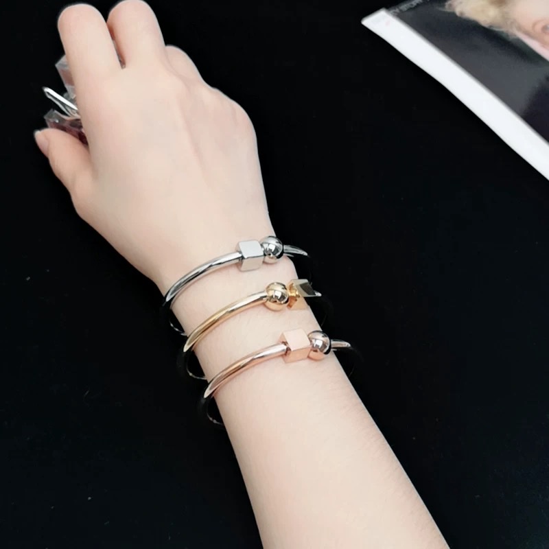 Stainless steel bracelet Application Scenario