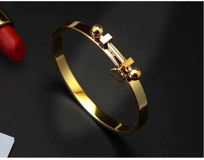 Stainless steel bracelets are fashionable accessories and unique charm for women Item Picture