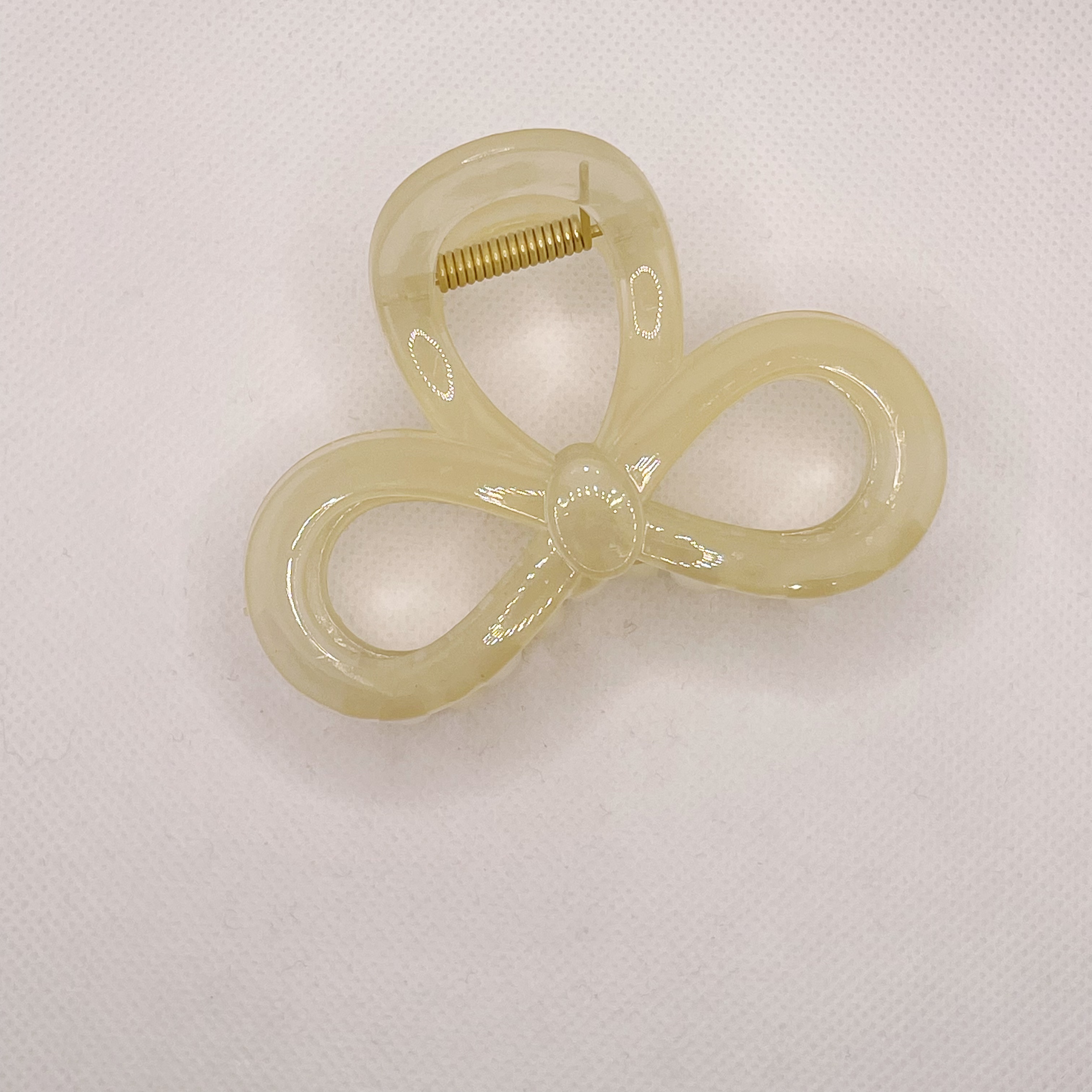 In summer, there is a high-end bow clip for women. The hair volume is small and medium-sized. The hair is coiled at the back of the head. The shark clip is half-tied detail image 9